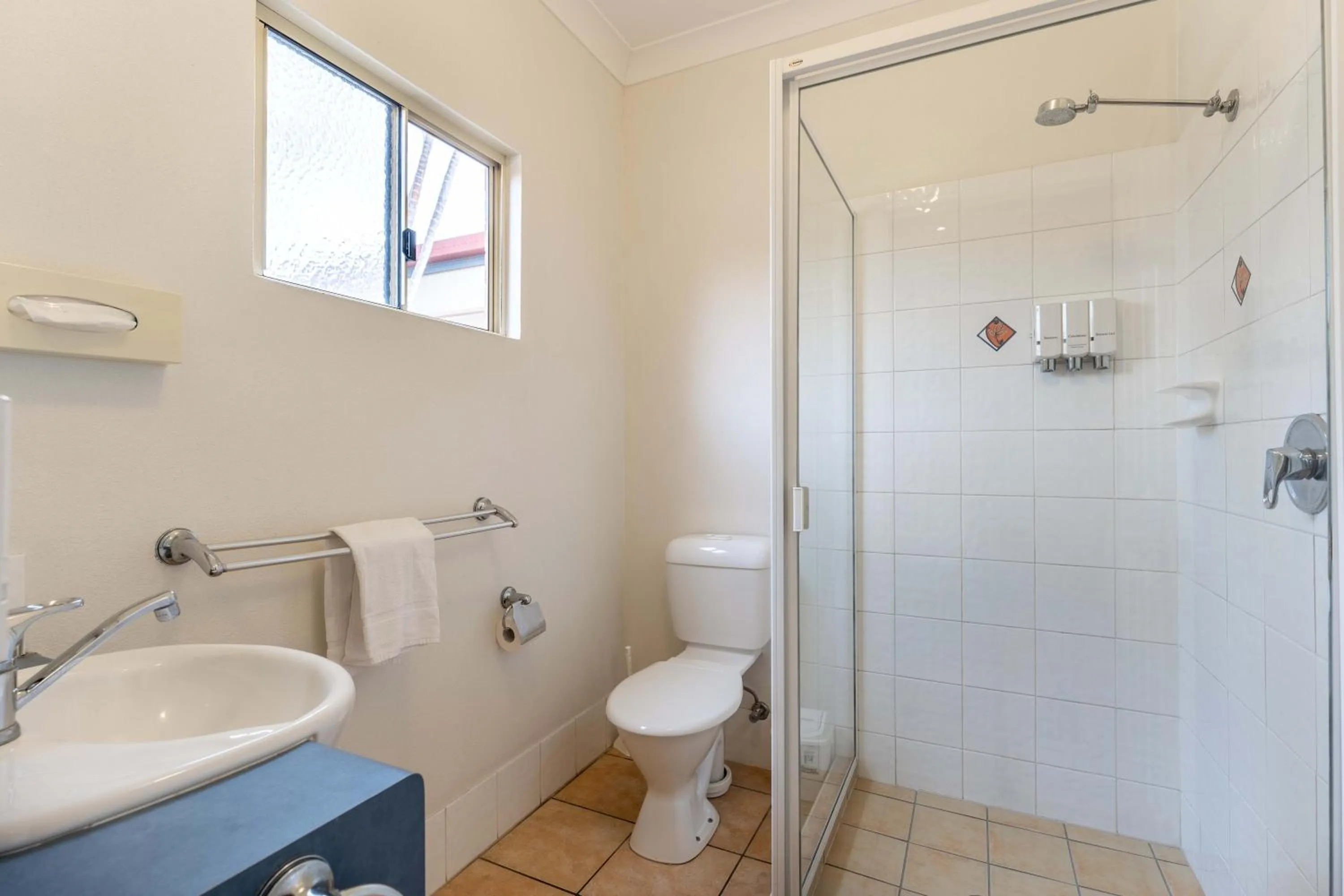 Toilet in Midlander Motor Inn