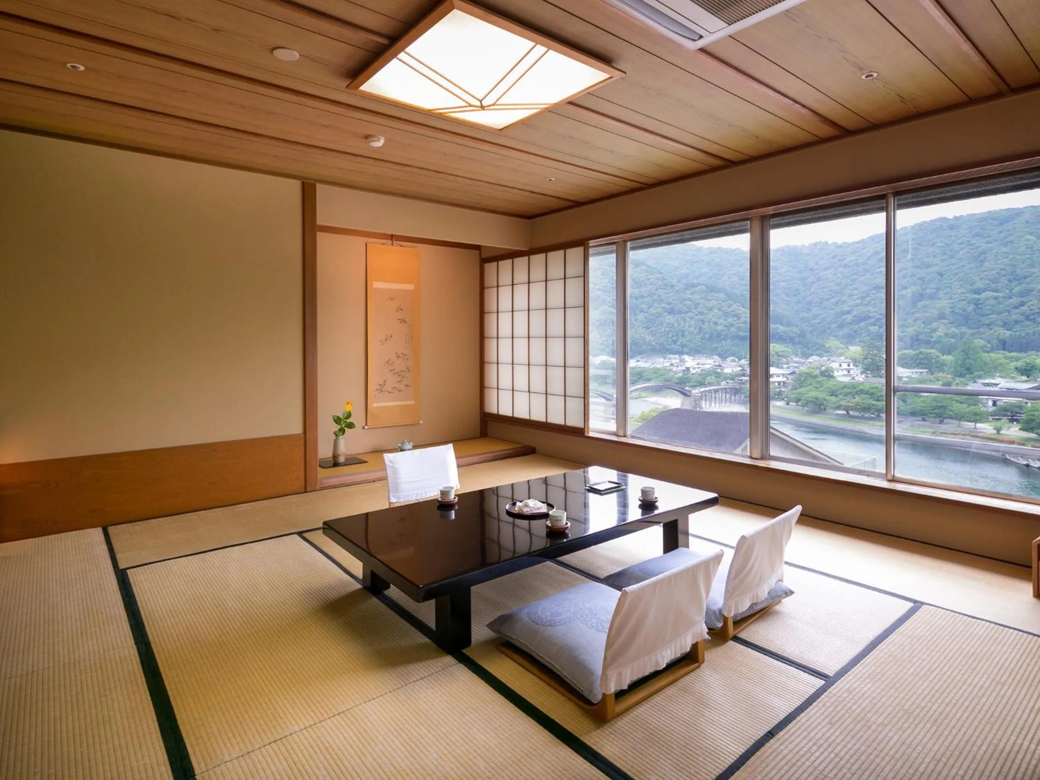 Living room in Iwakuni Kokusai Kanko Hotel