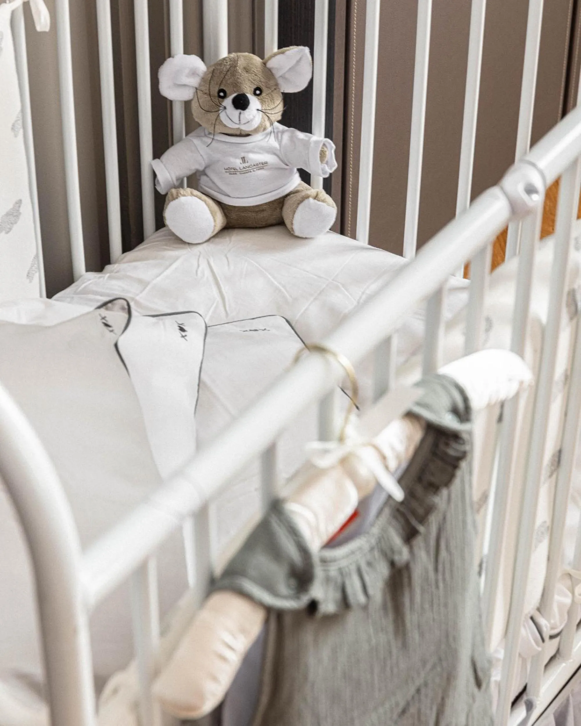 Bedroom, Bed in Hôtel Lancaster Paris Champs-Elysées