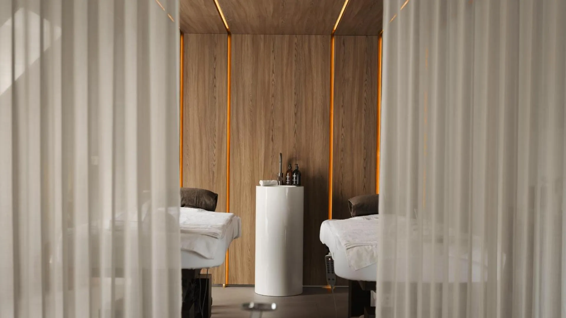 Spa and wellness centre/facilities, Bed in Hôtel Lancaster Paris Champs-Elysées