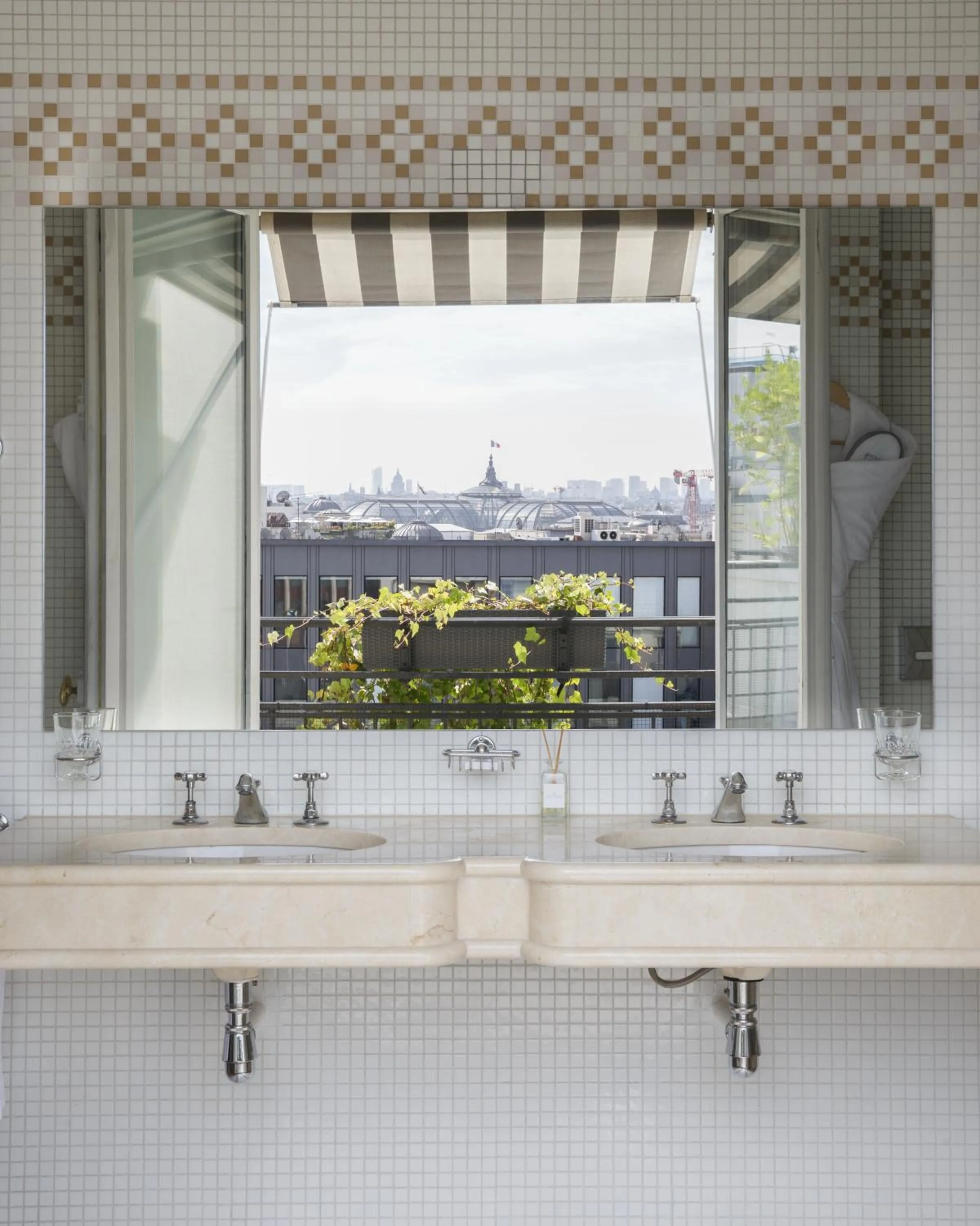 View (from property/room) in Hôtel Lancaster Paris Champs-Elysées