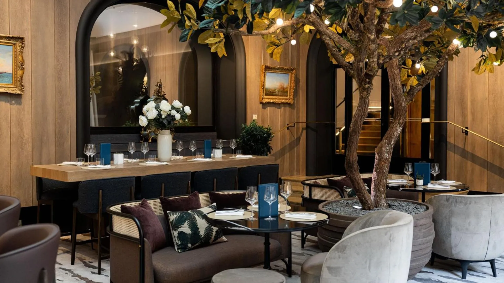 Lounge or bar in Hôtel Lancaster Paris Champs-Elysées