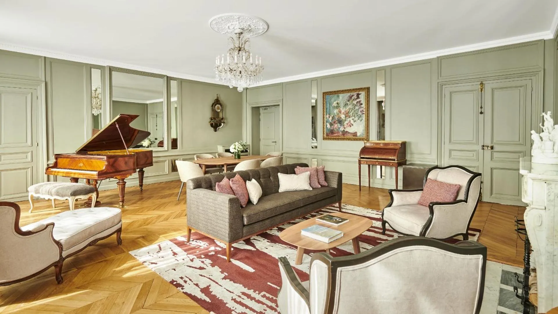 Bedroom in Hôtel Lancaster Paris Champs-Elysées