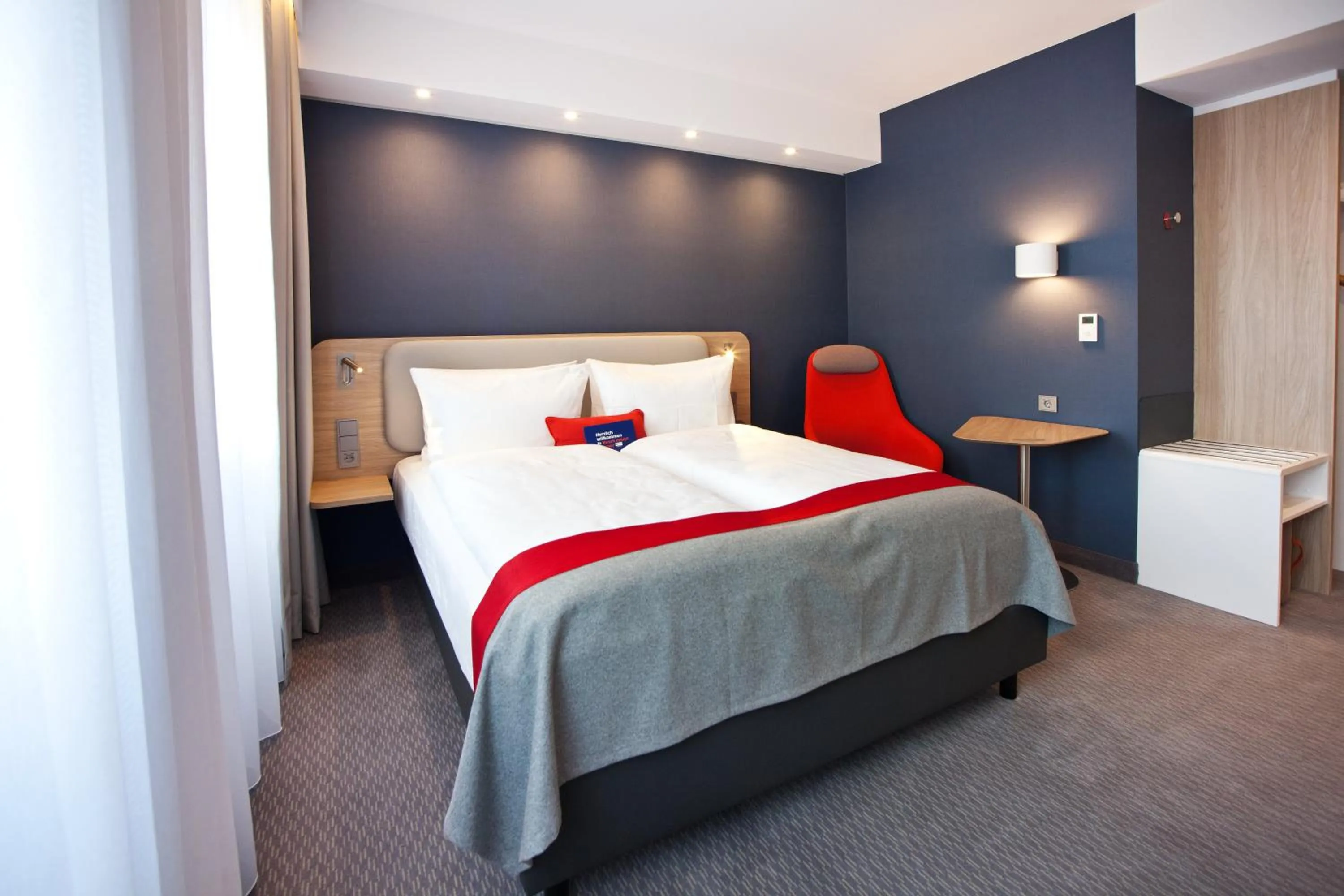 Photo of the whole room, Bed in Holiday Inn Express - Trier by IHG
