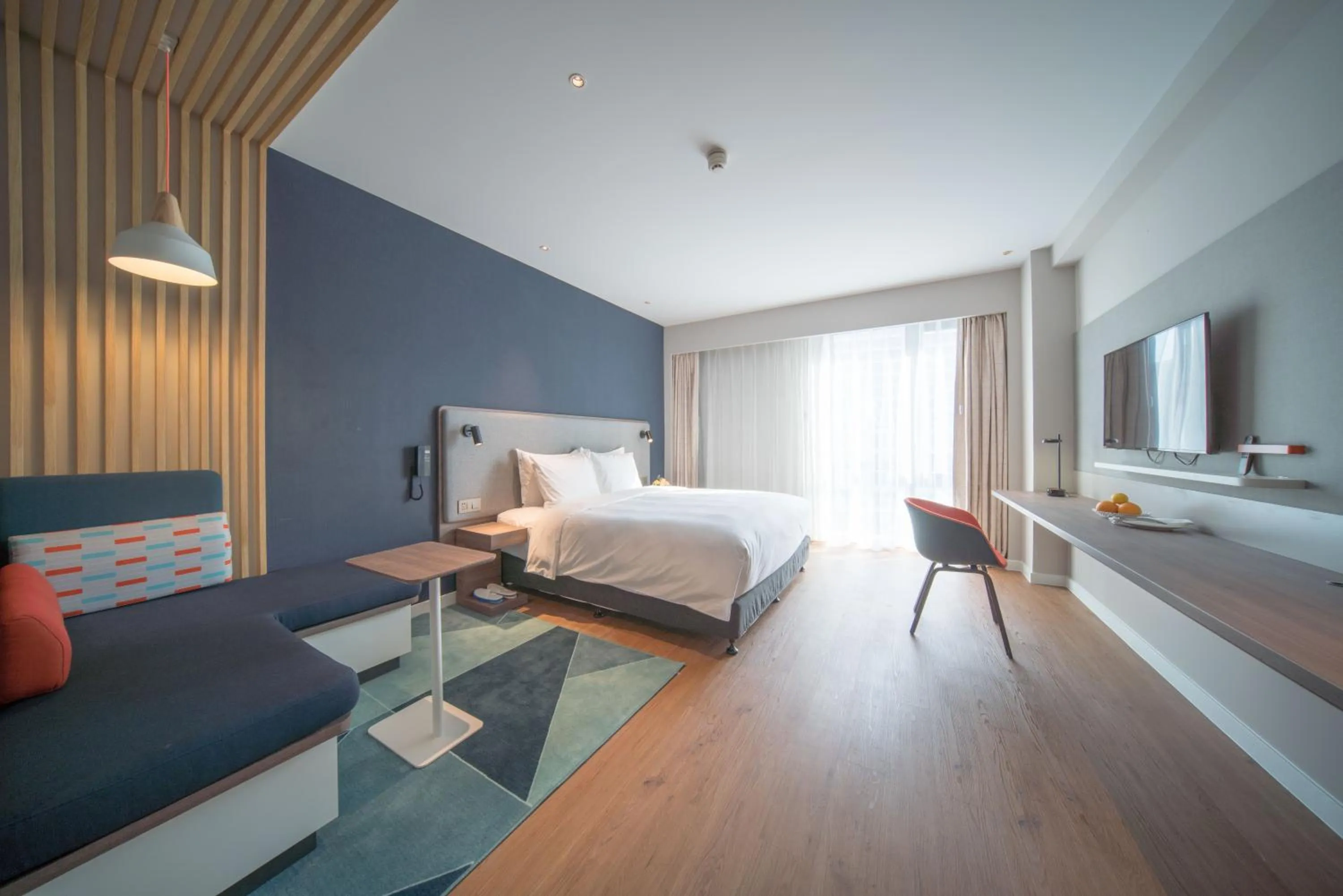 Bed in Holiday Inn Express Shanghai Huijin by IHG