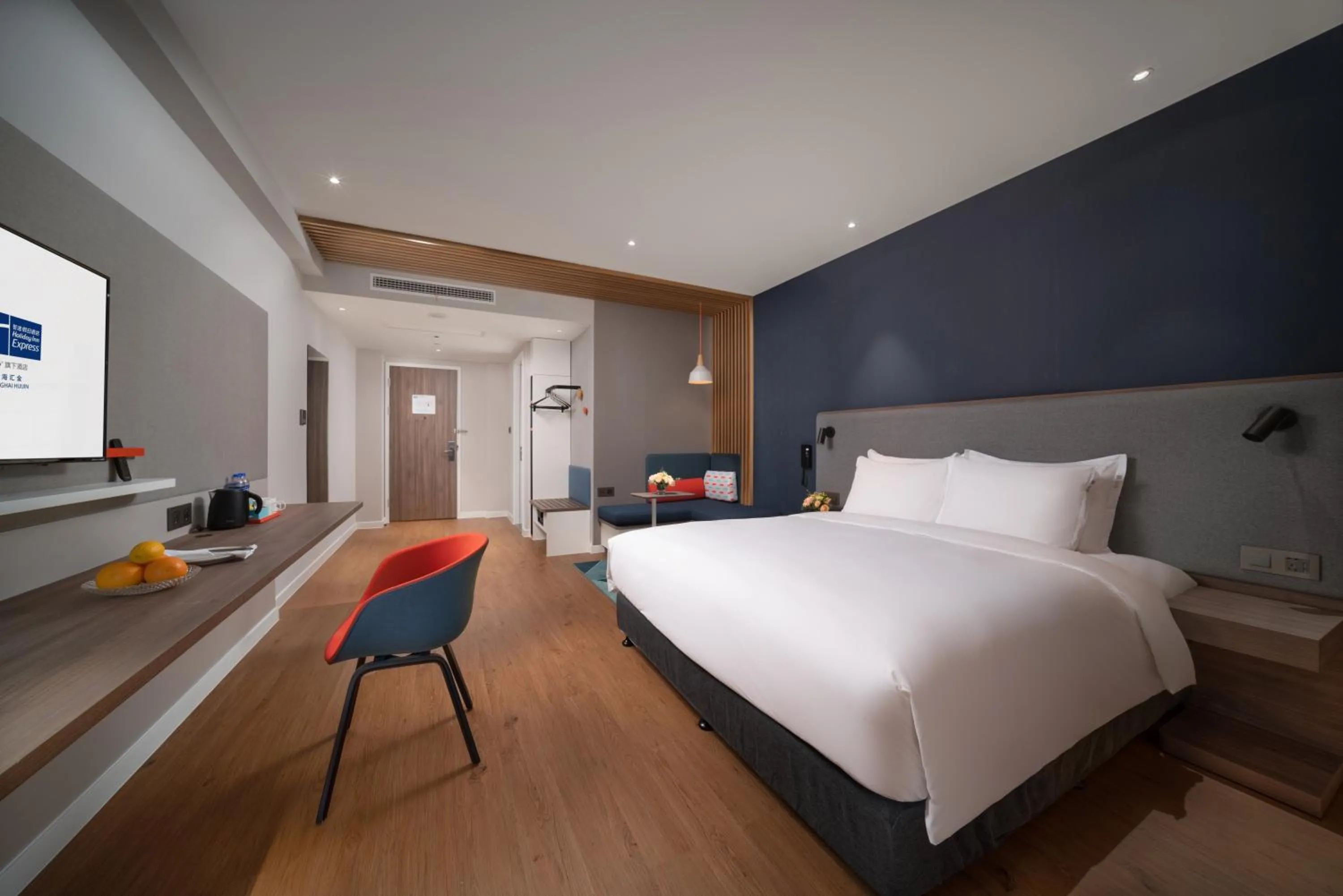 Bed in Holiday Inn Express Shanghai Huijin by IHG