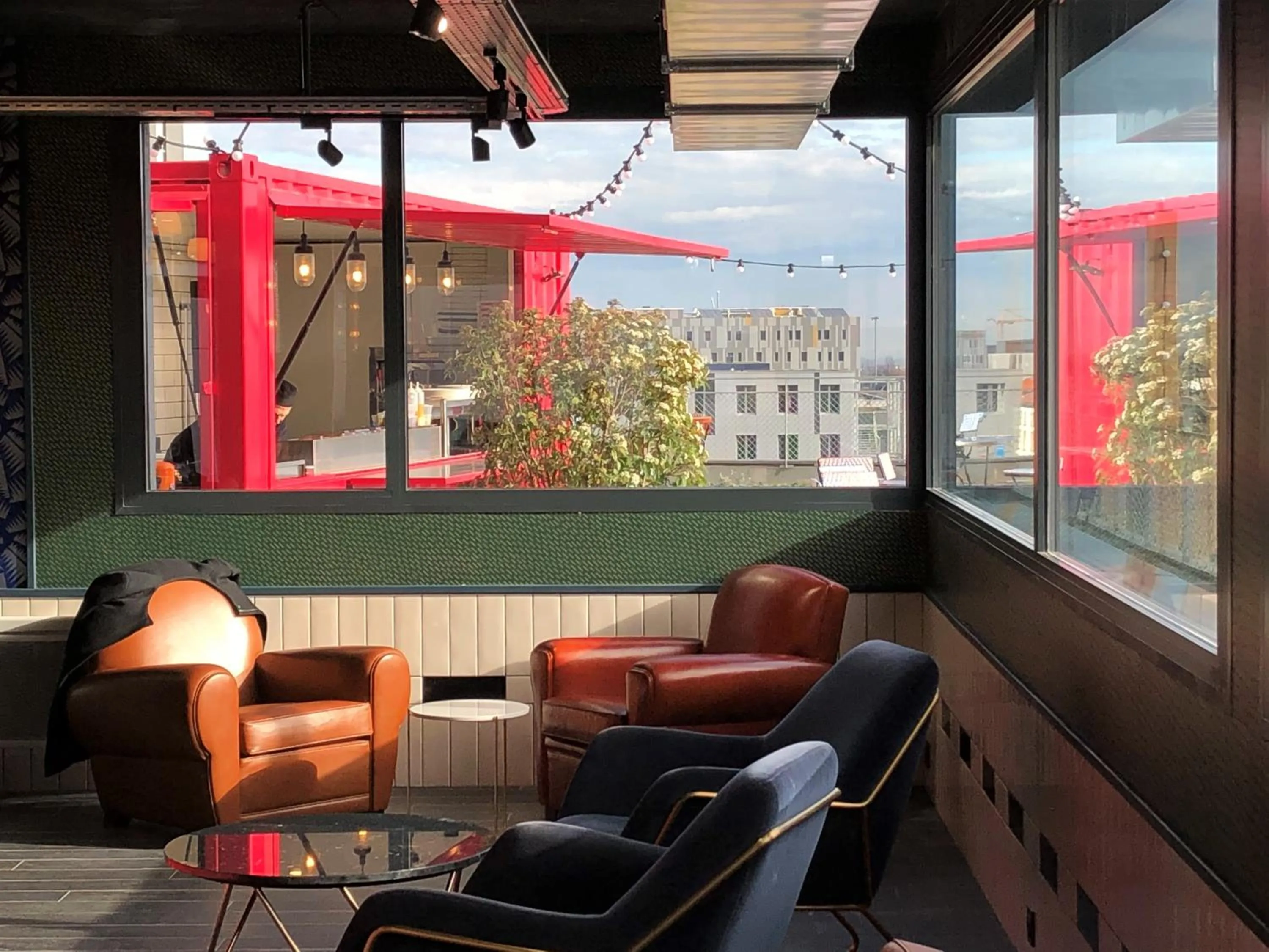 Communal lounge/ TV room in Eklo Hotels Clermont-Ferrand Centre Gare