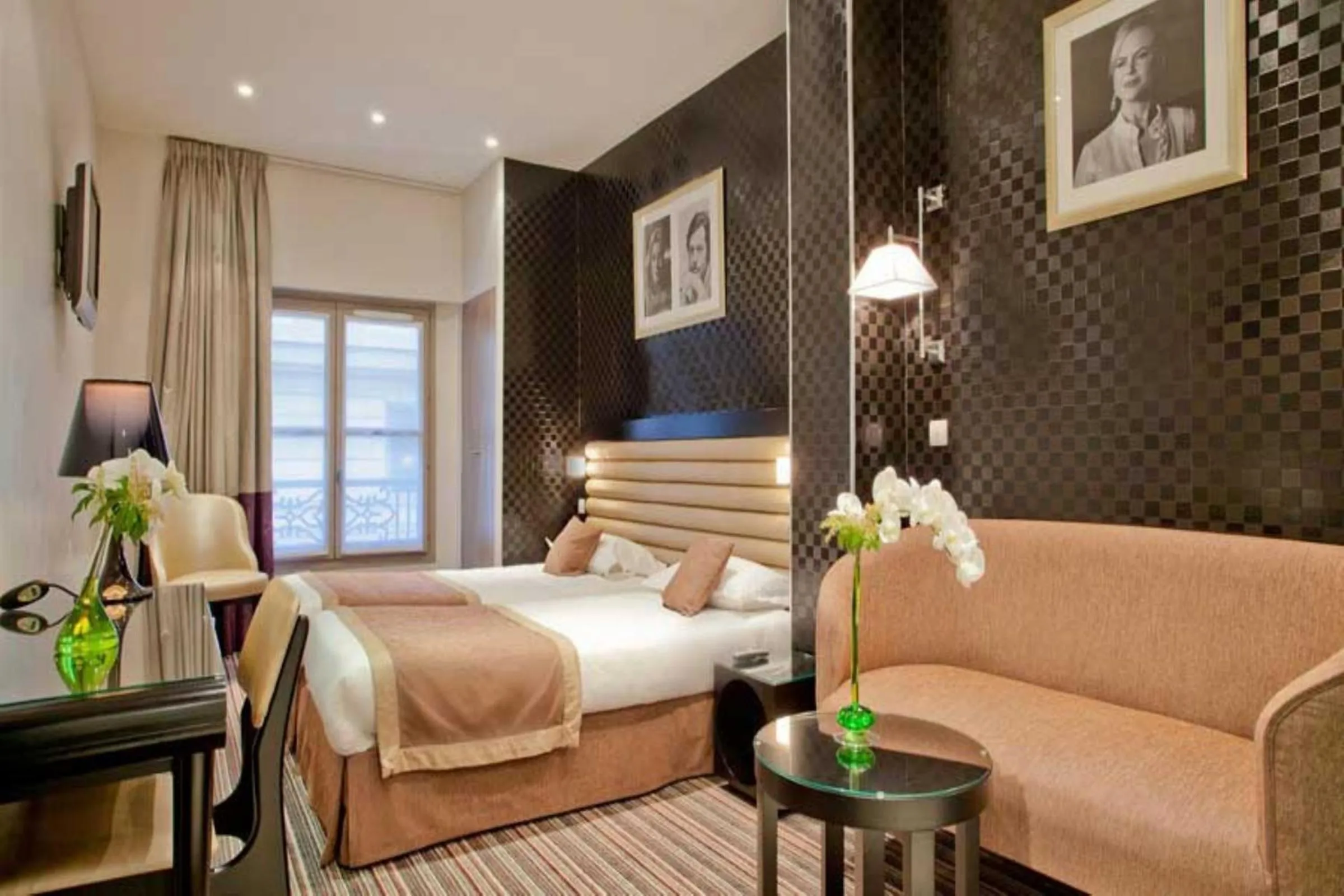 Photo of the whole room, Bed in Hôtel ICÔNE