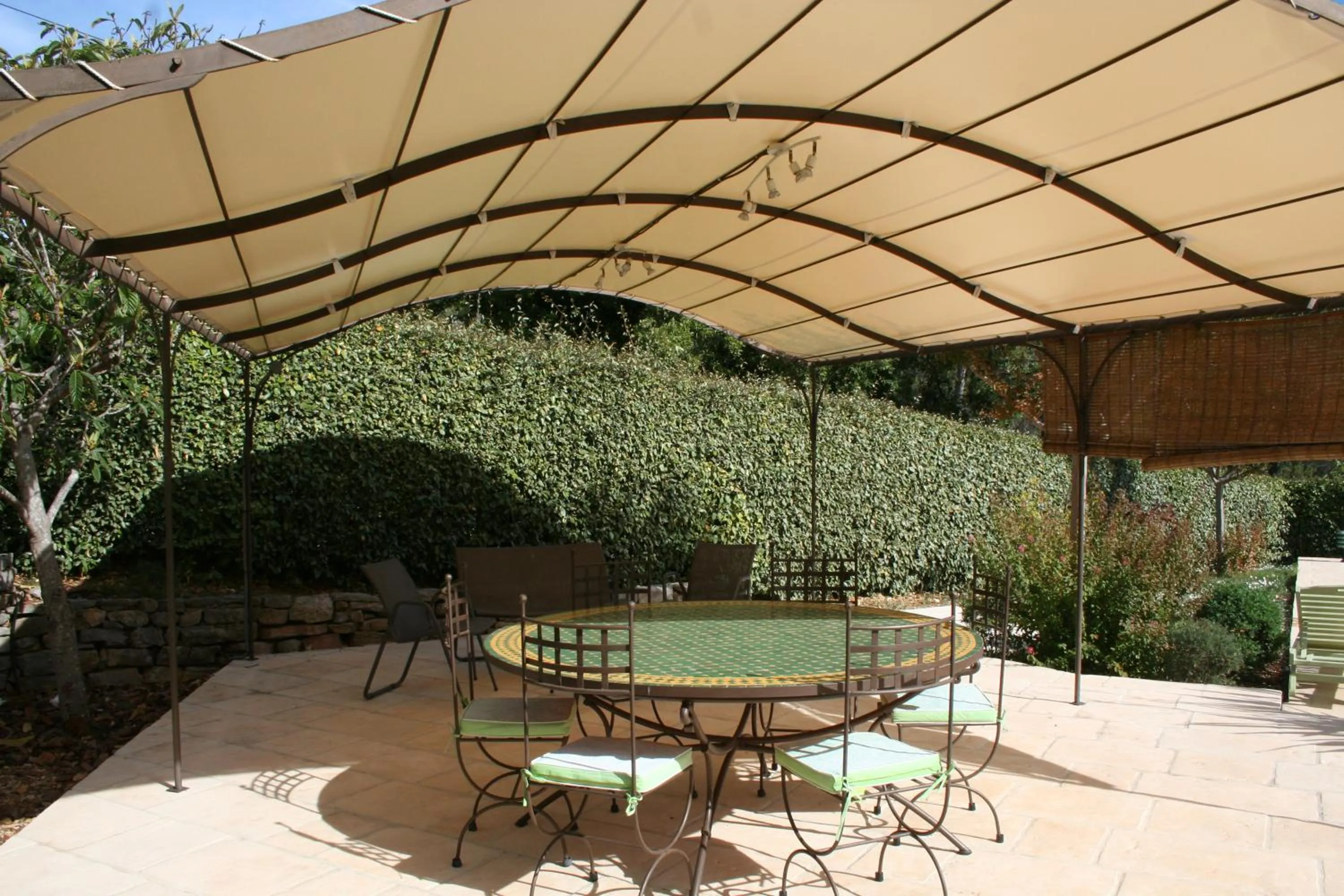 Patio in LE MAS DES TARENTES Chambres d'hôtes