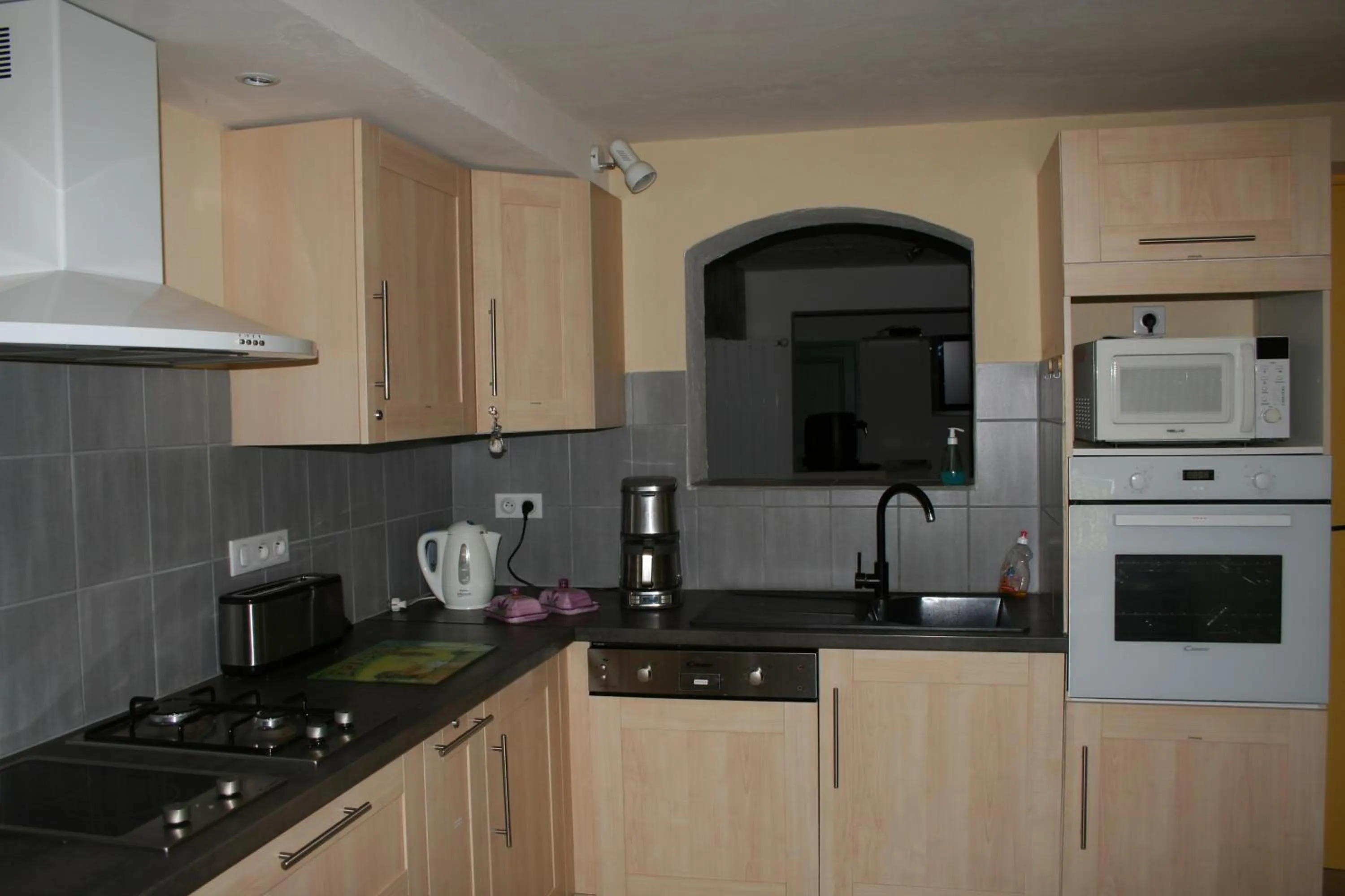 Kitchen or kitchenette in LE MAS DES TARENTES Chambres d'hôtes