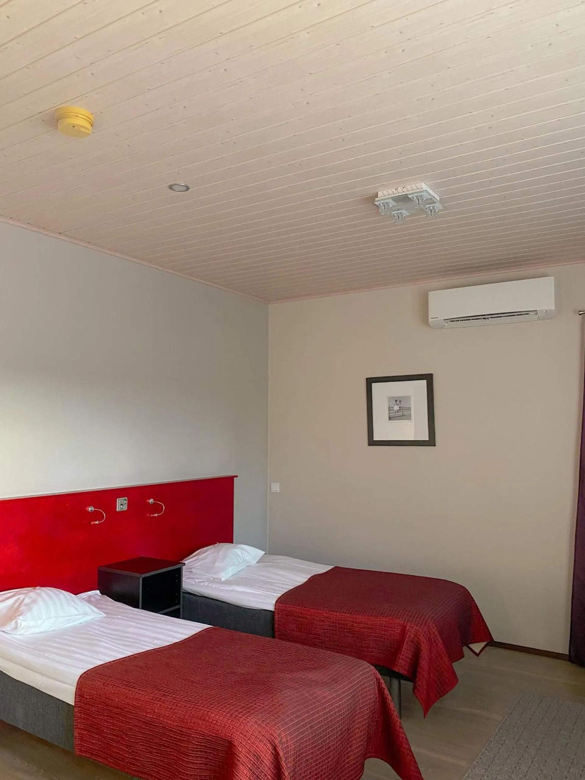 air conditioner, Bed in Safarimajoitus