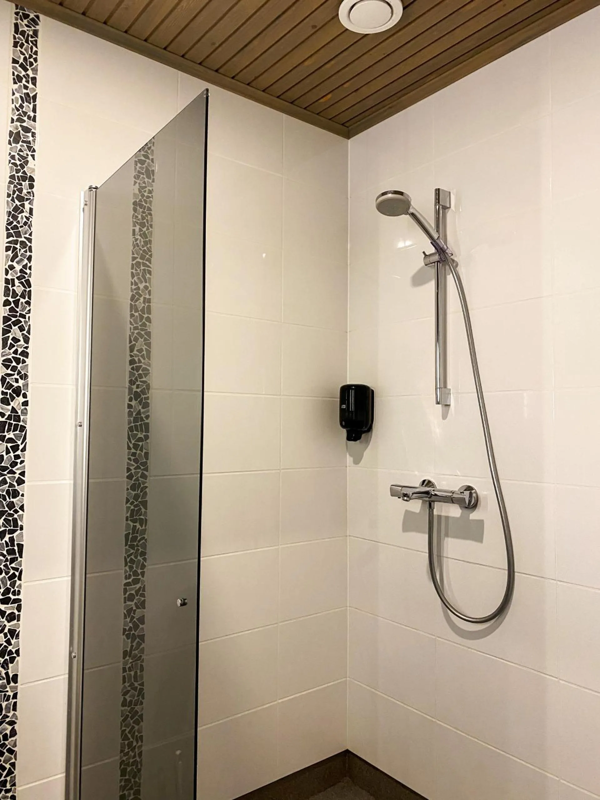 Shower in Safarimajoitus