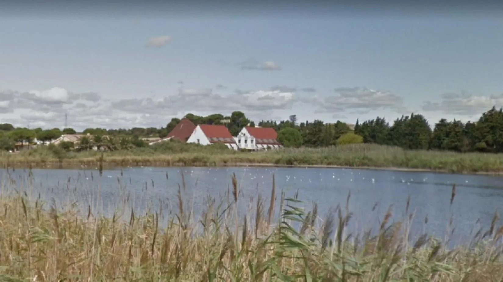 Property building in Hôtel Point Bleu