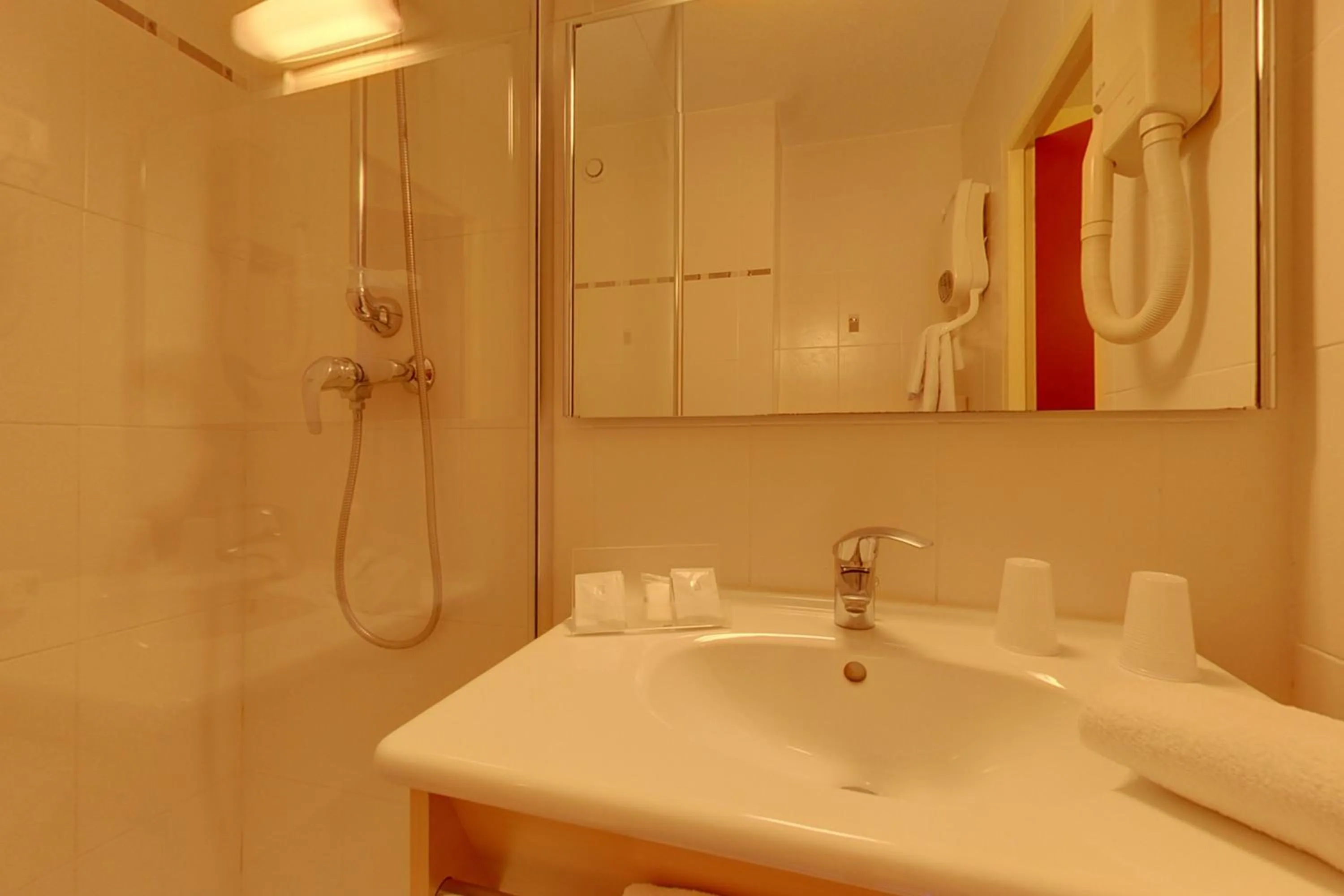 Bathroom in Hôtel Point Bleu