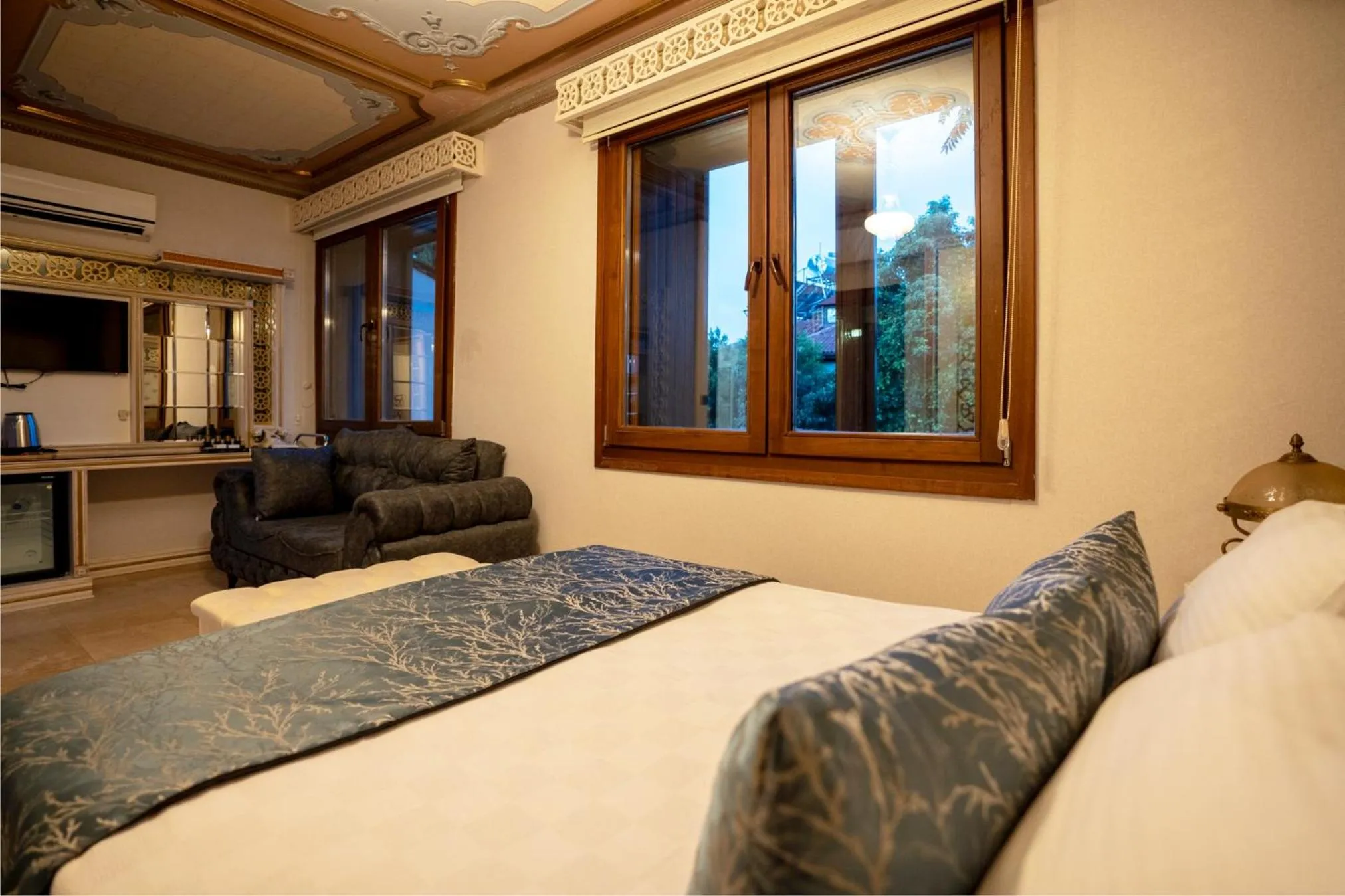 Photo of the whole room, Bed in Castle Old Town Hotel