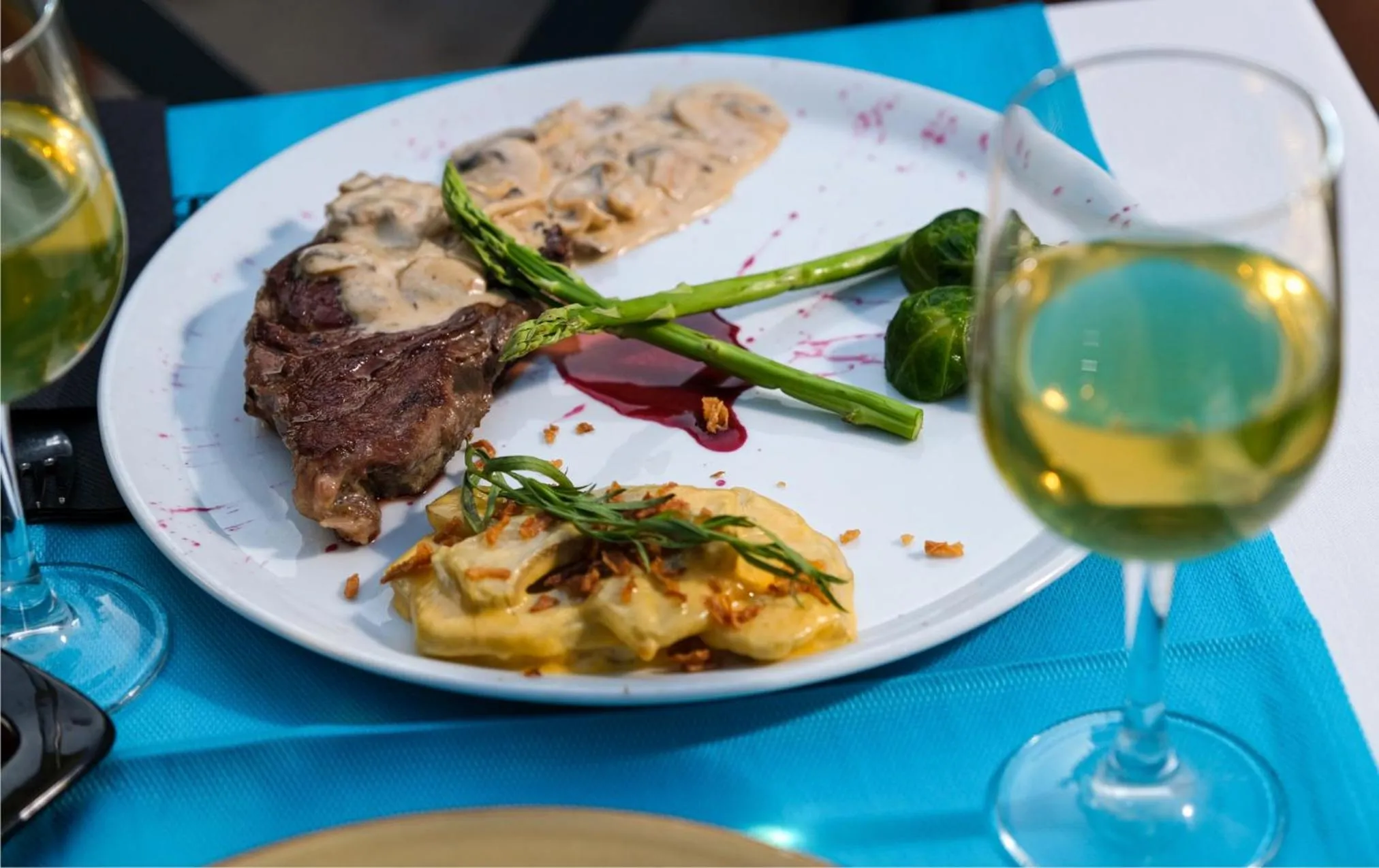 Food and drinks in Castle Old Town Hotel