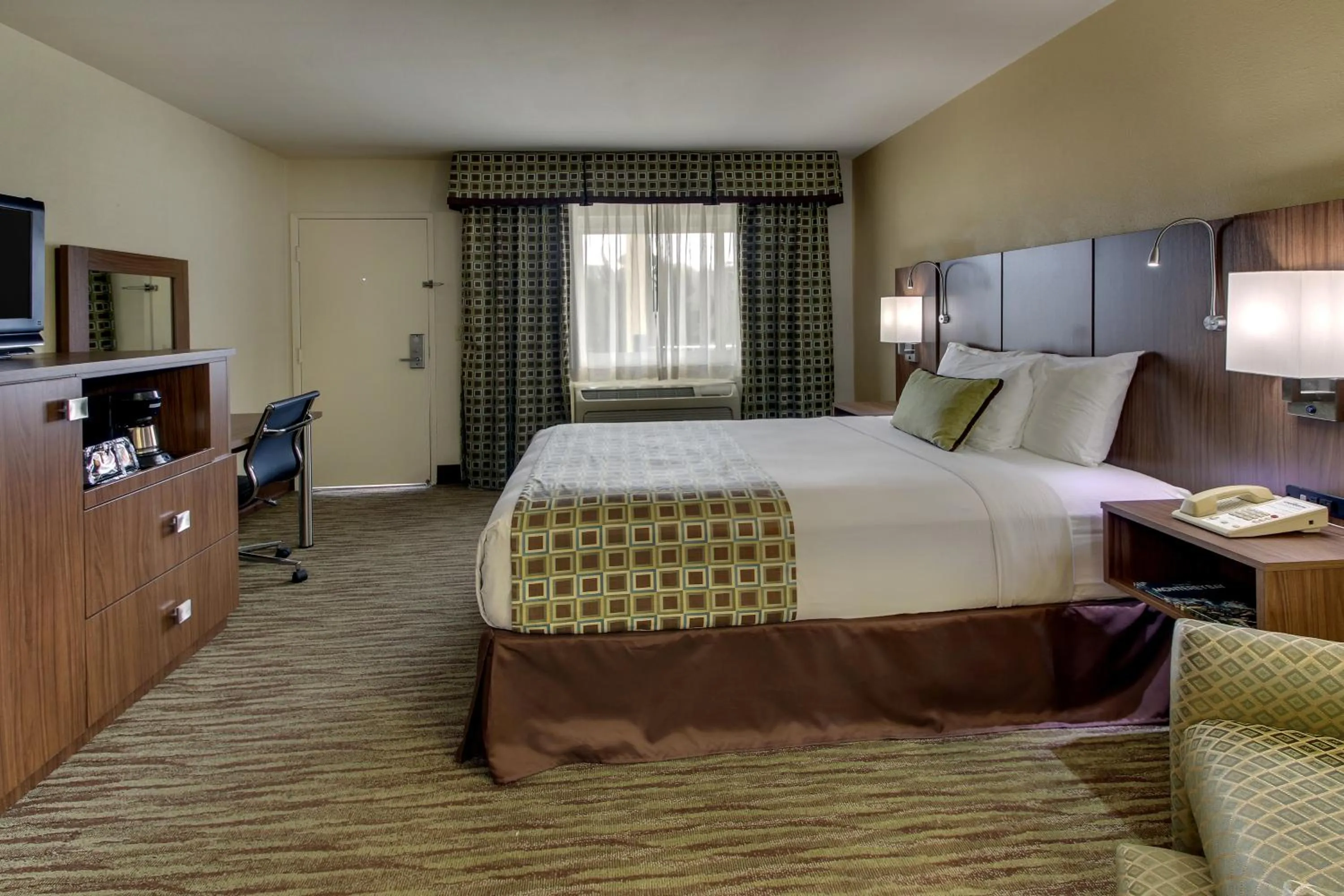 Photo of the whole room, Bed in The Stevenson Monterey