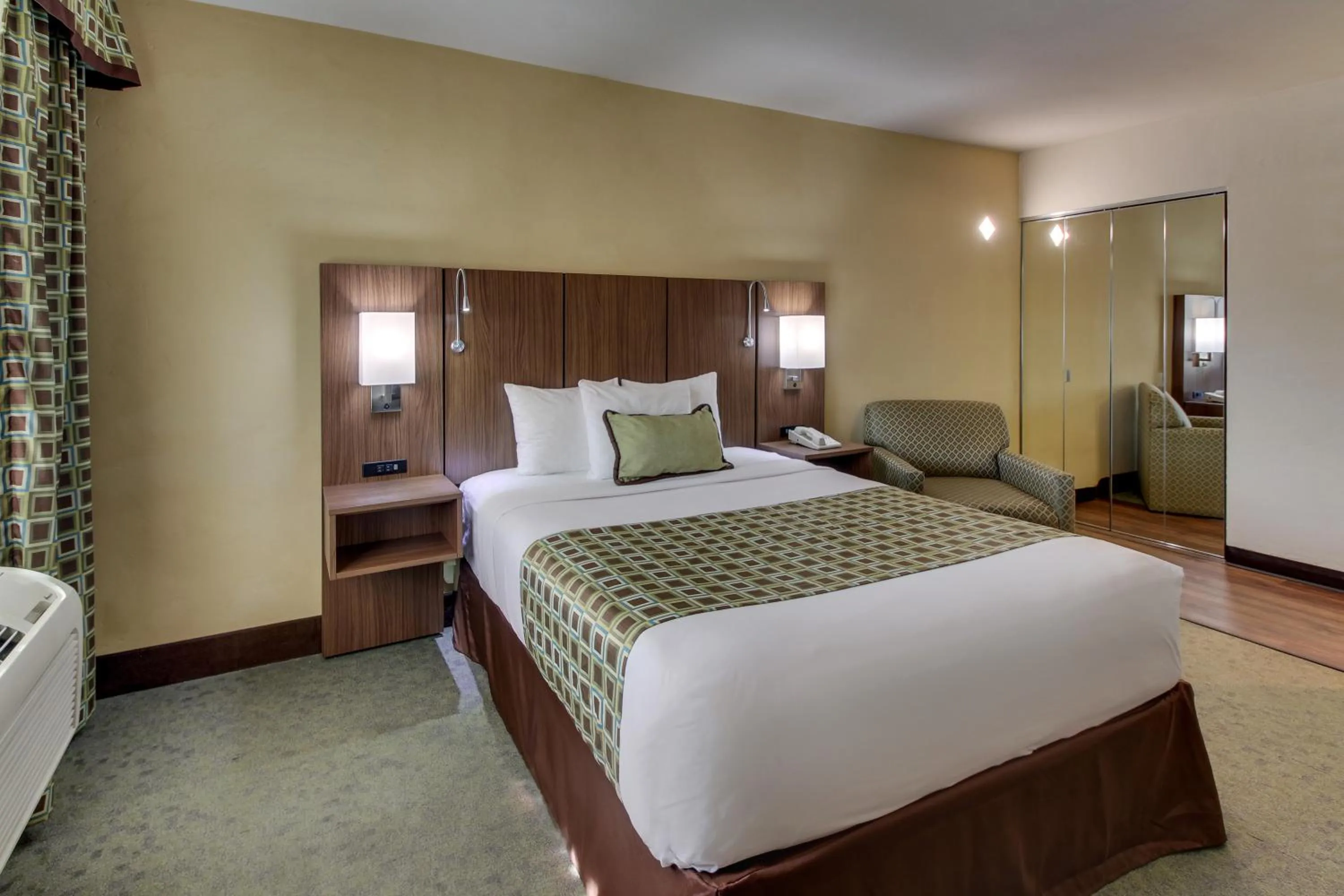 Photo of the whole room, Bed in The Stevenson Monterey