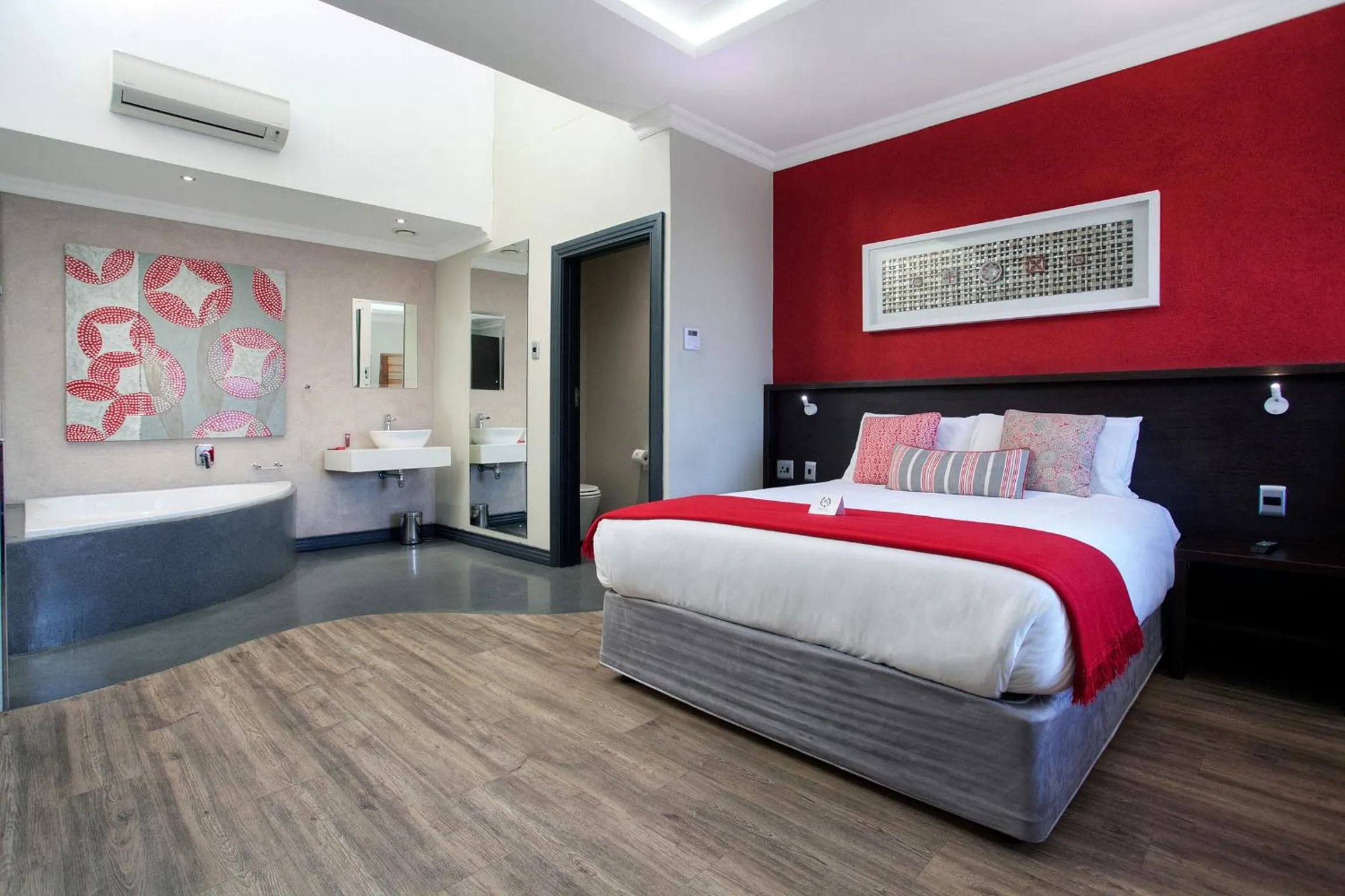 Bed in Hotel Savoy and Conference Centre