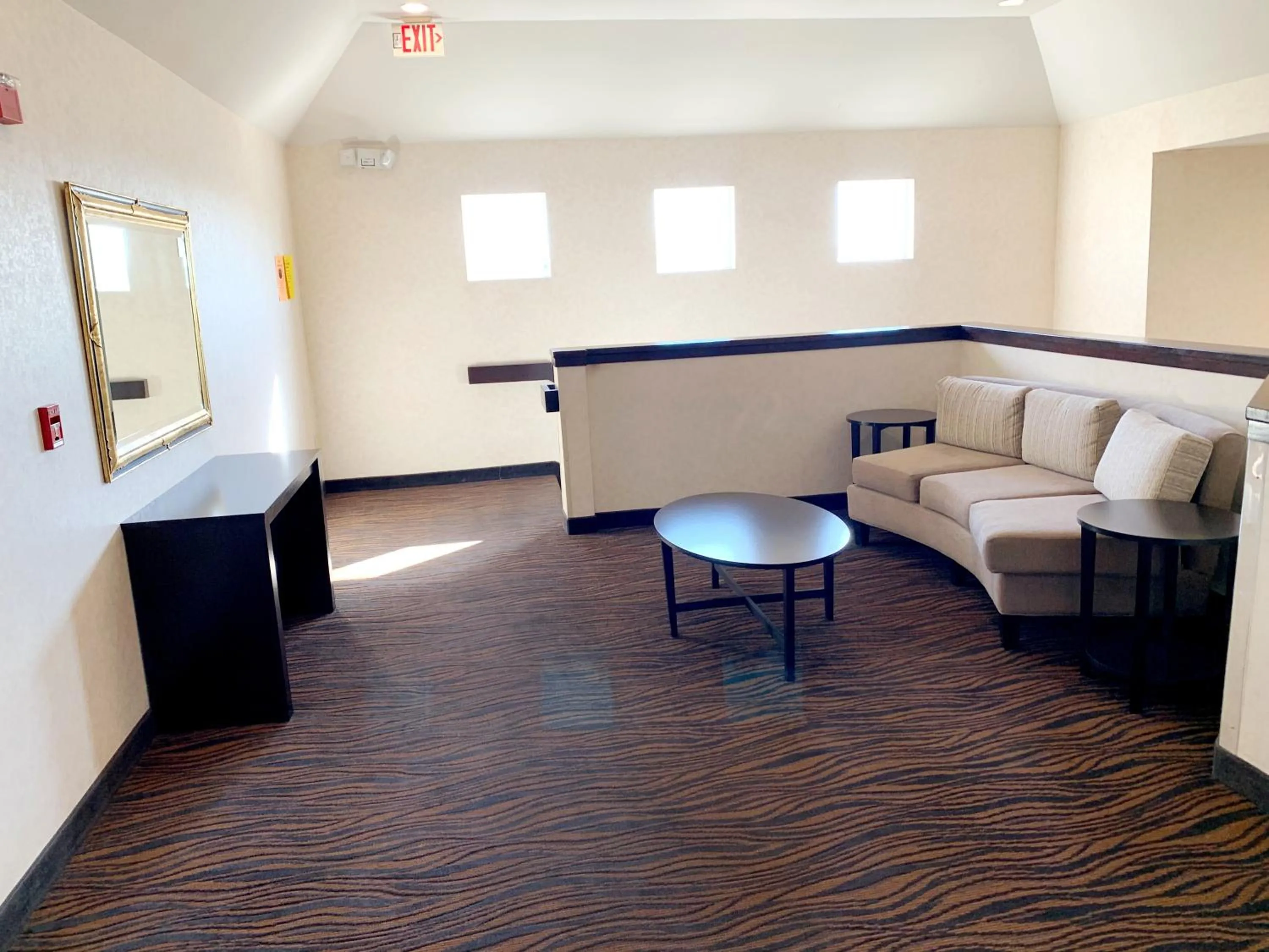 Communal lounge/ TV room in Sleep Inn Phoenix North I-17
