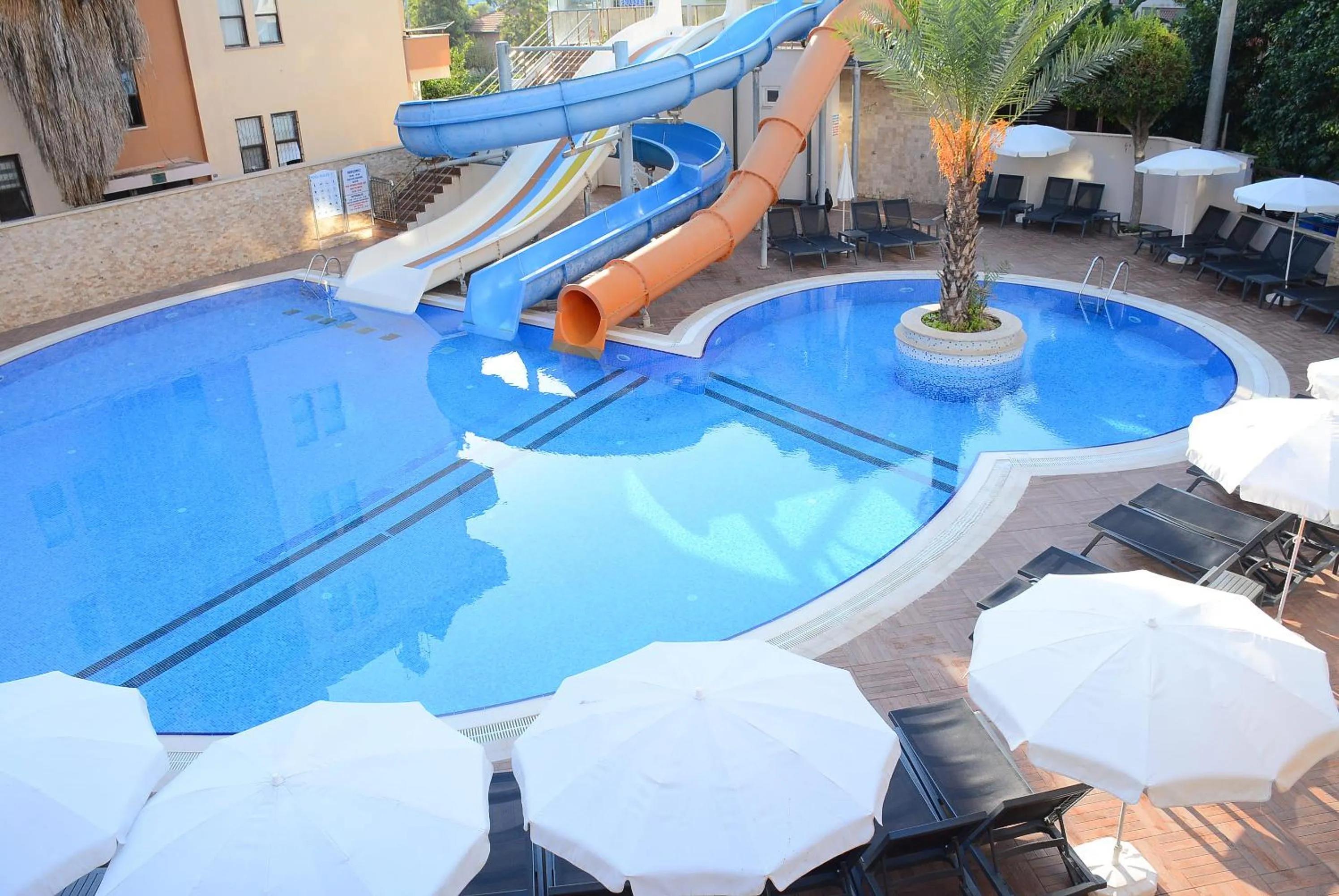 Swimming pool in Almera Park Apart Hotel