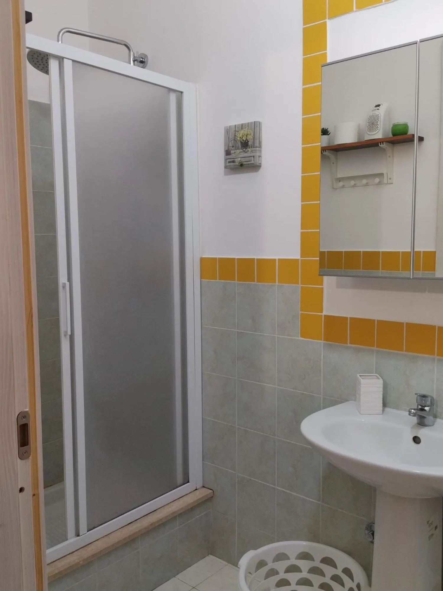 Shower in Le casette di Frà al Bondì