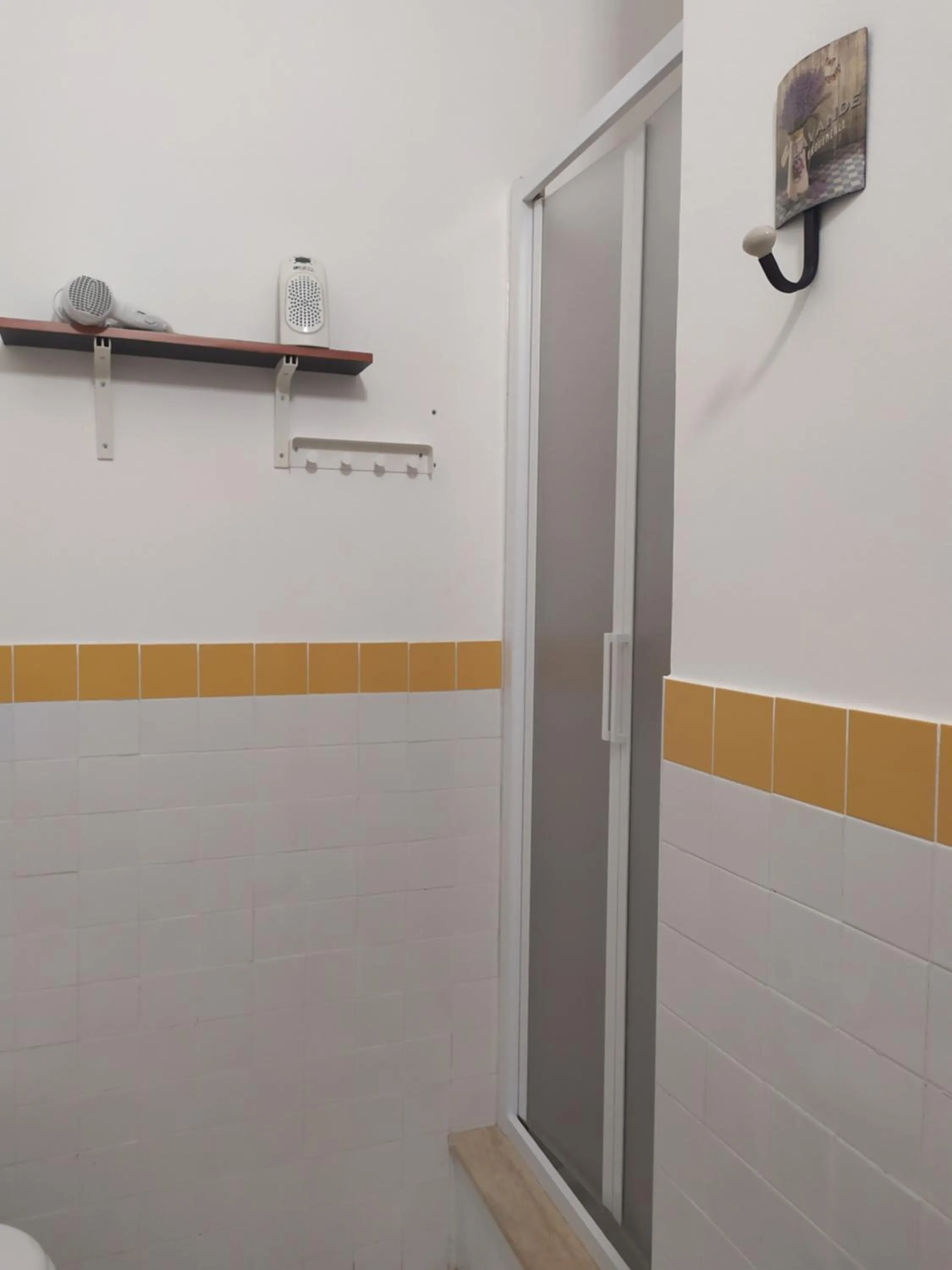 Shower in Le casette di Frà al Bondì