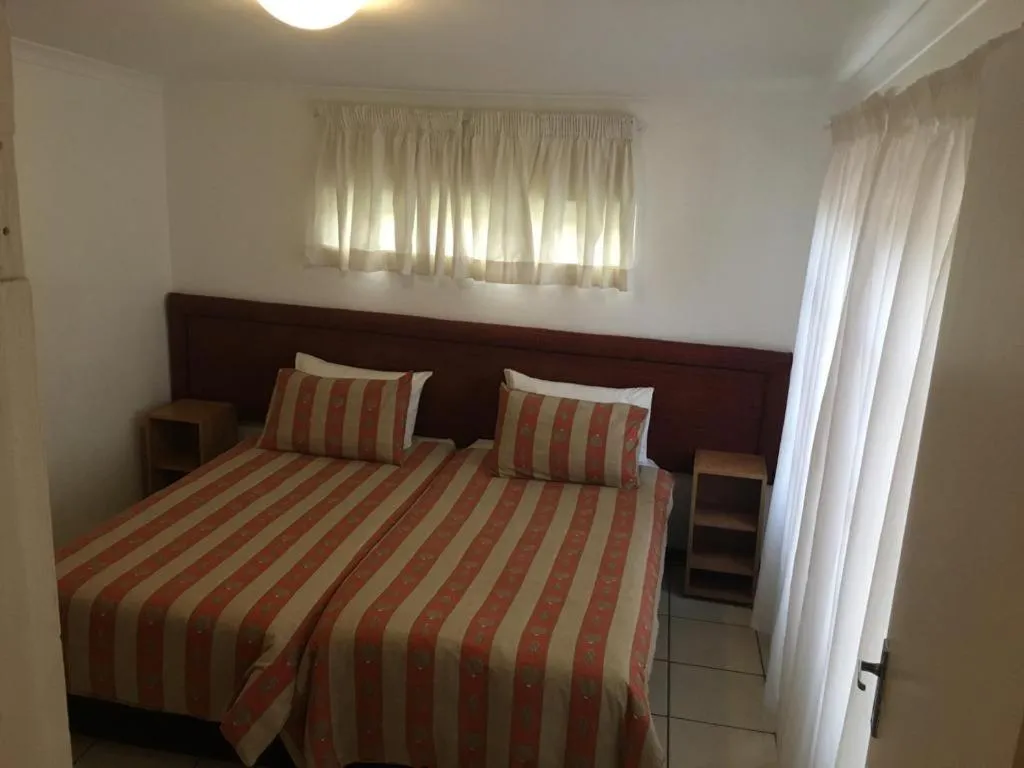 Bed in The Crescent Guesthouses - BnB/Self Catering