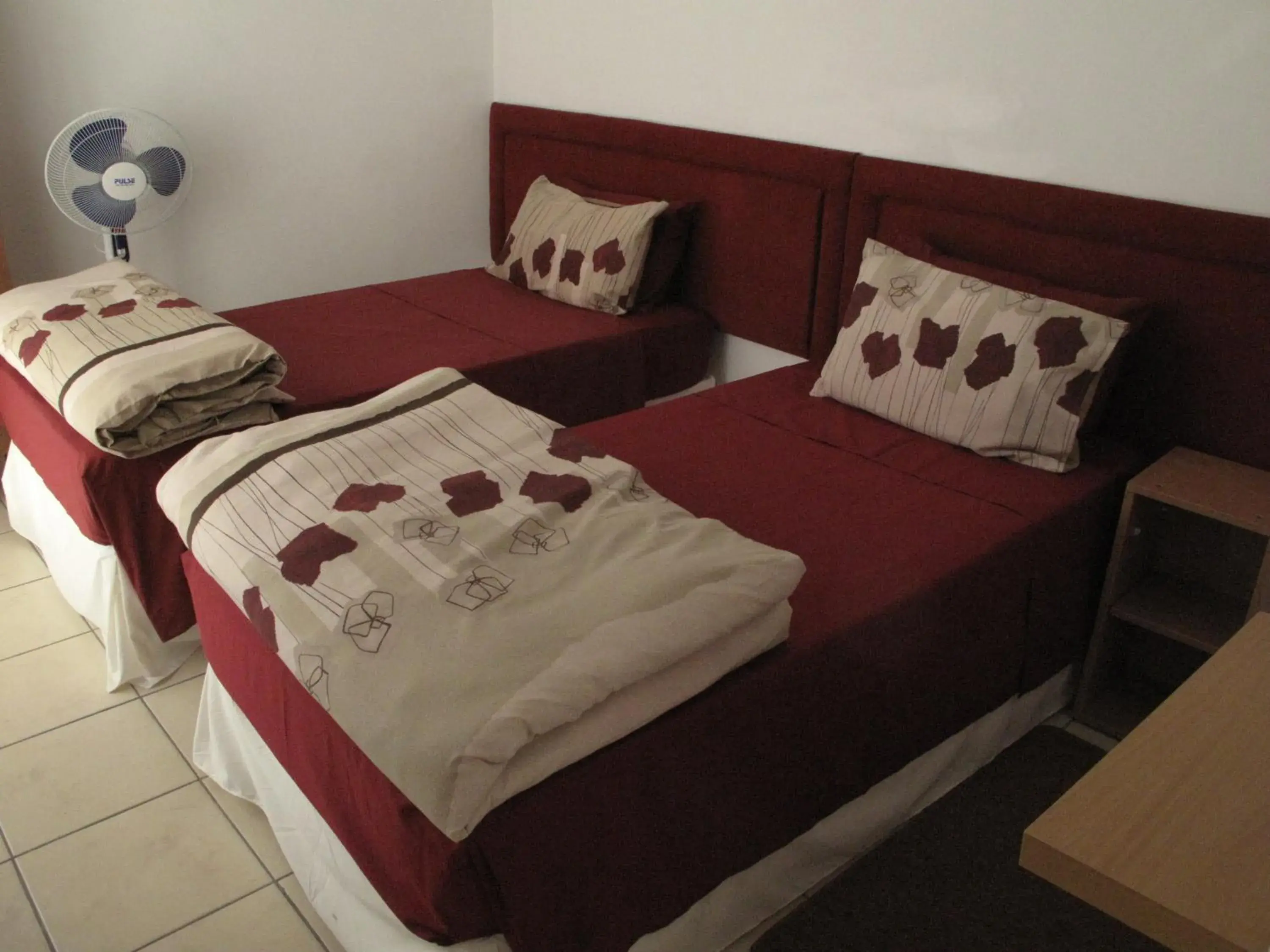 Two-Bedroom Apartment with Sofa Bed (6 Adults) in The Crescent Guesthouses - BnB/Self Catering Two-Bedroom Apartment with Sofa Bed (6 Adults) in The Crescent Guesthouses - BnB/Self Catering