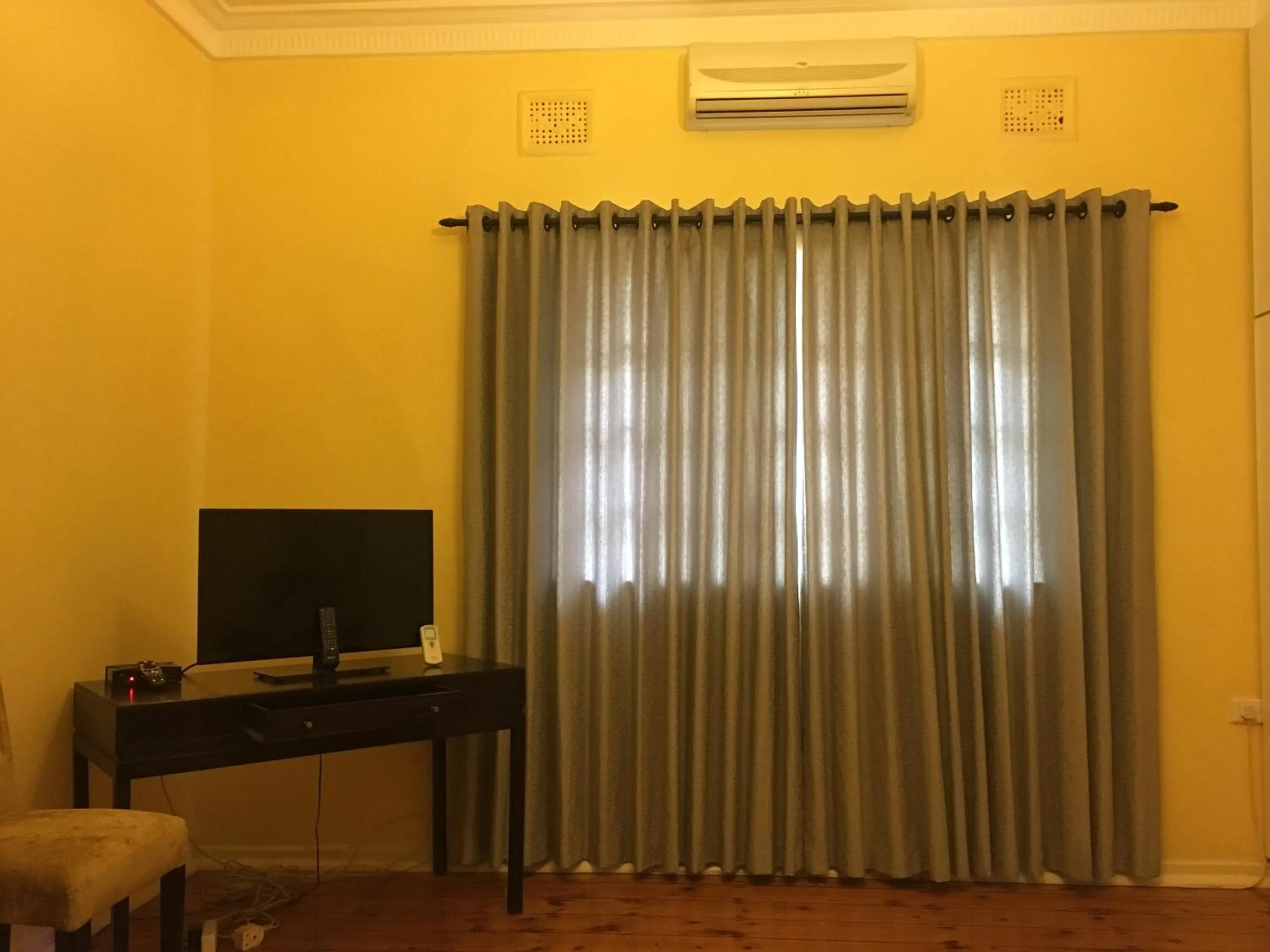 The Crescent Guesthouses - BnB/Self Catering