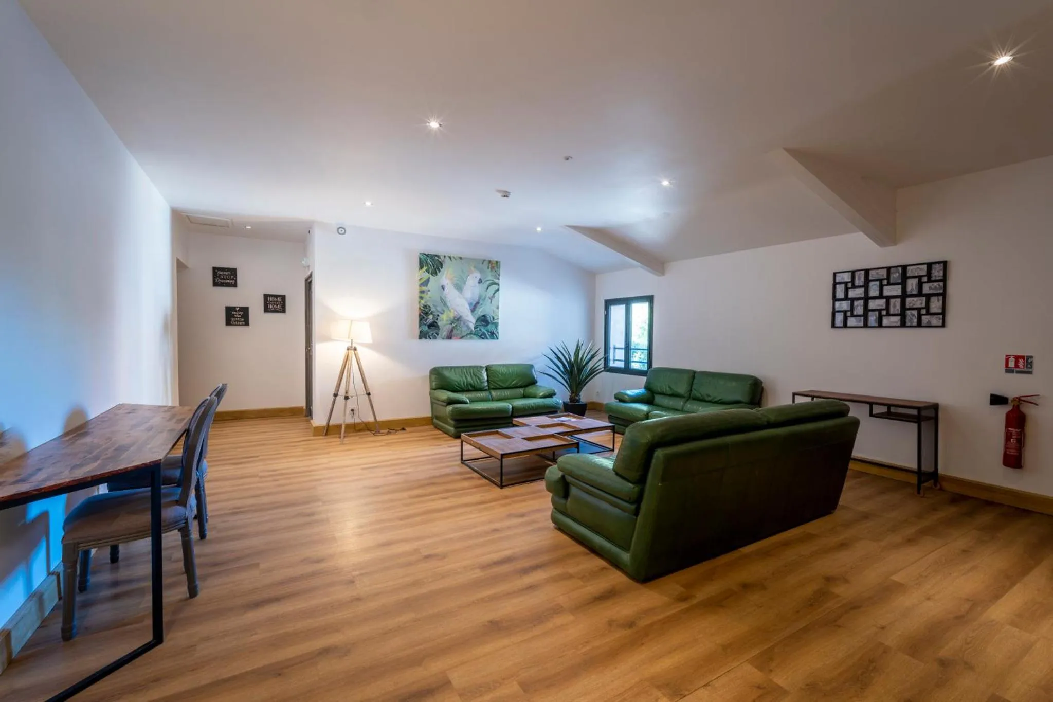 Seating area, Bed in Château de Loubéjac