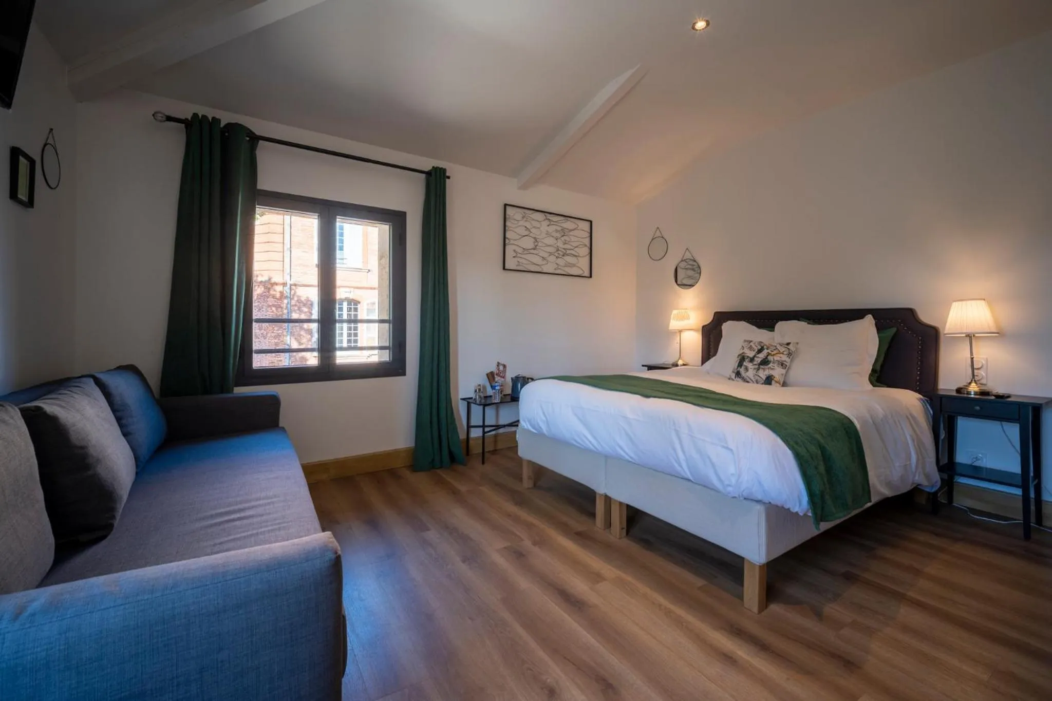 Photo of the whole room, Bed in Château de Loubéjac