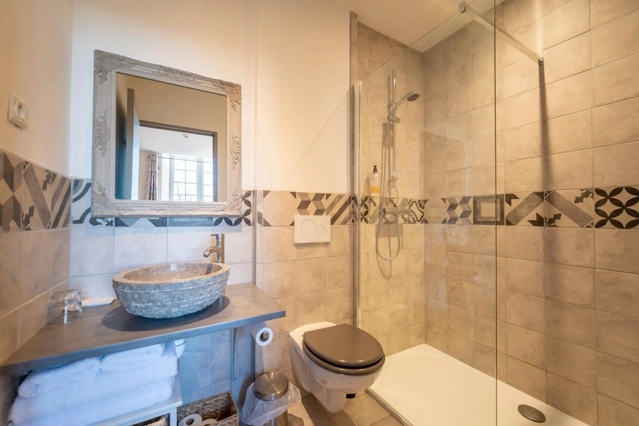 Shower in Château de Loubéjac