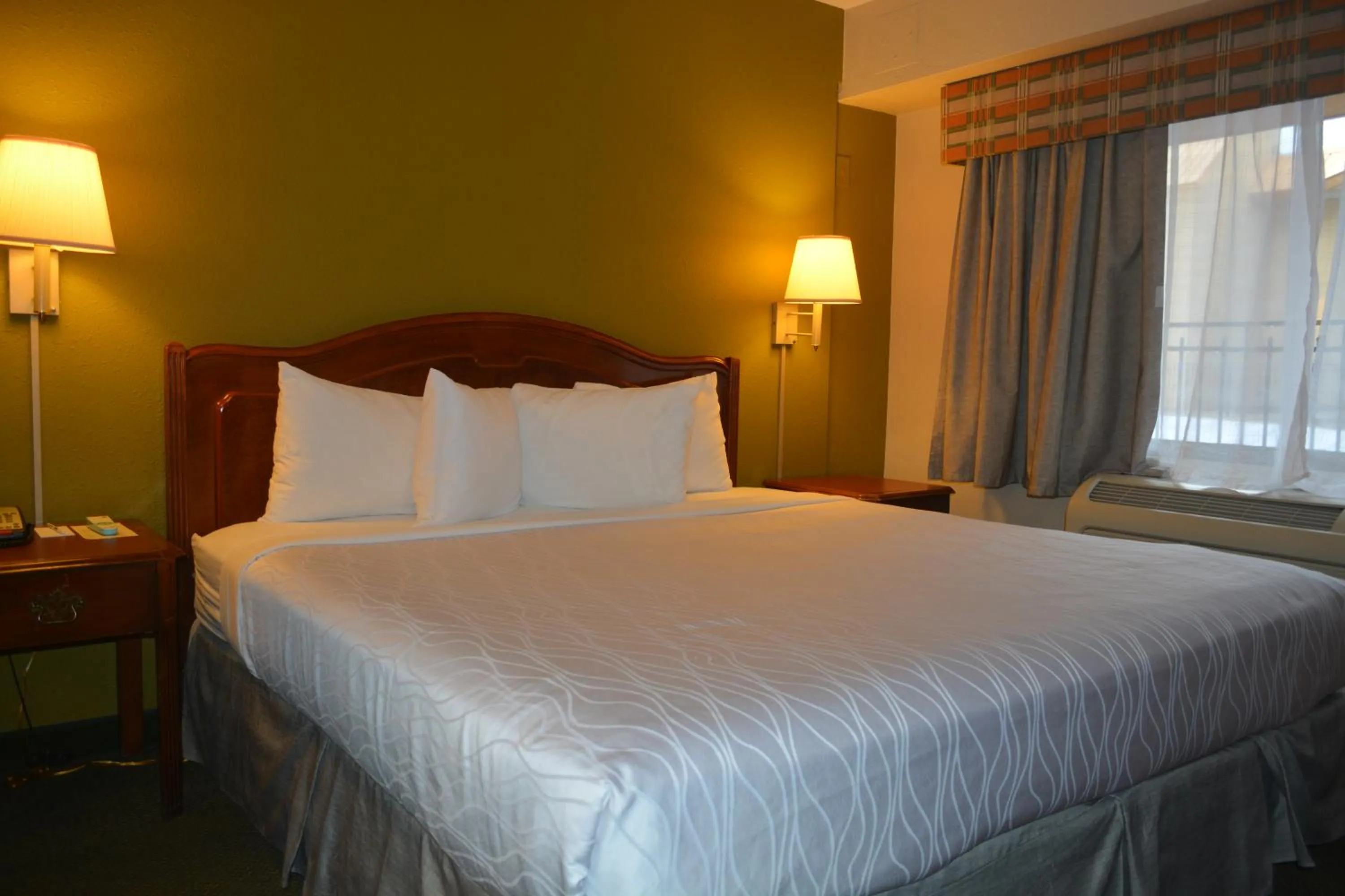 Chicago Lakeshore Hotel