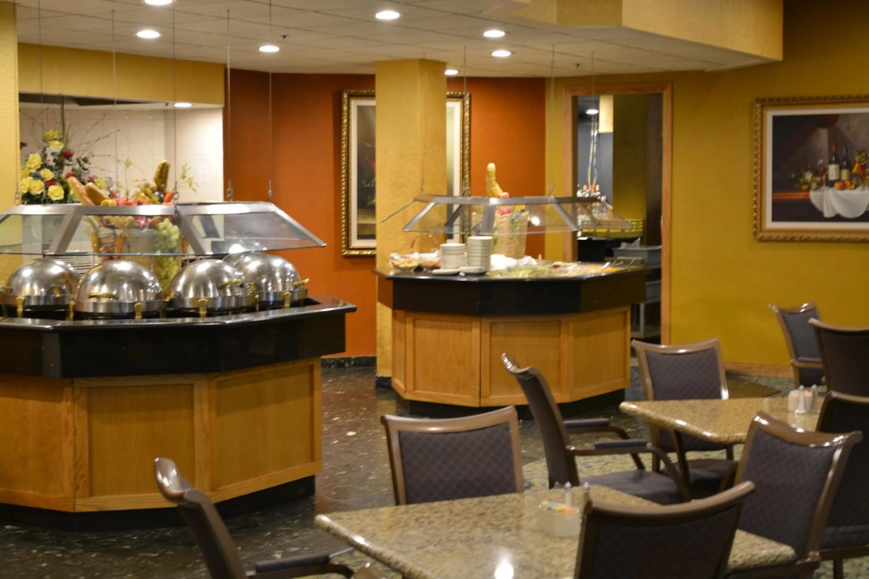 Restaurant/places to eat in Chicago Lakeshore Hotel