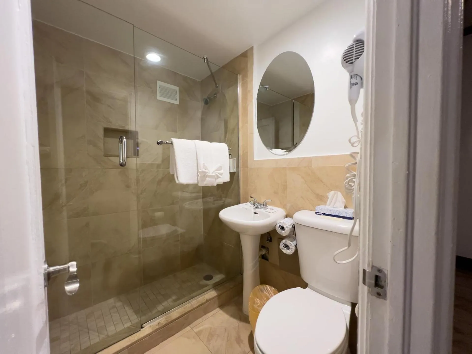 Bathroom in Majestic Hotel South Beach