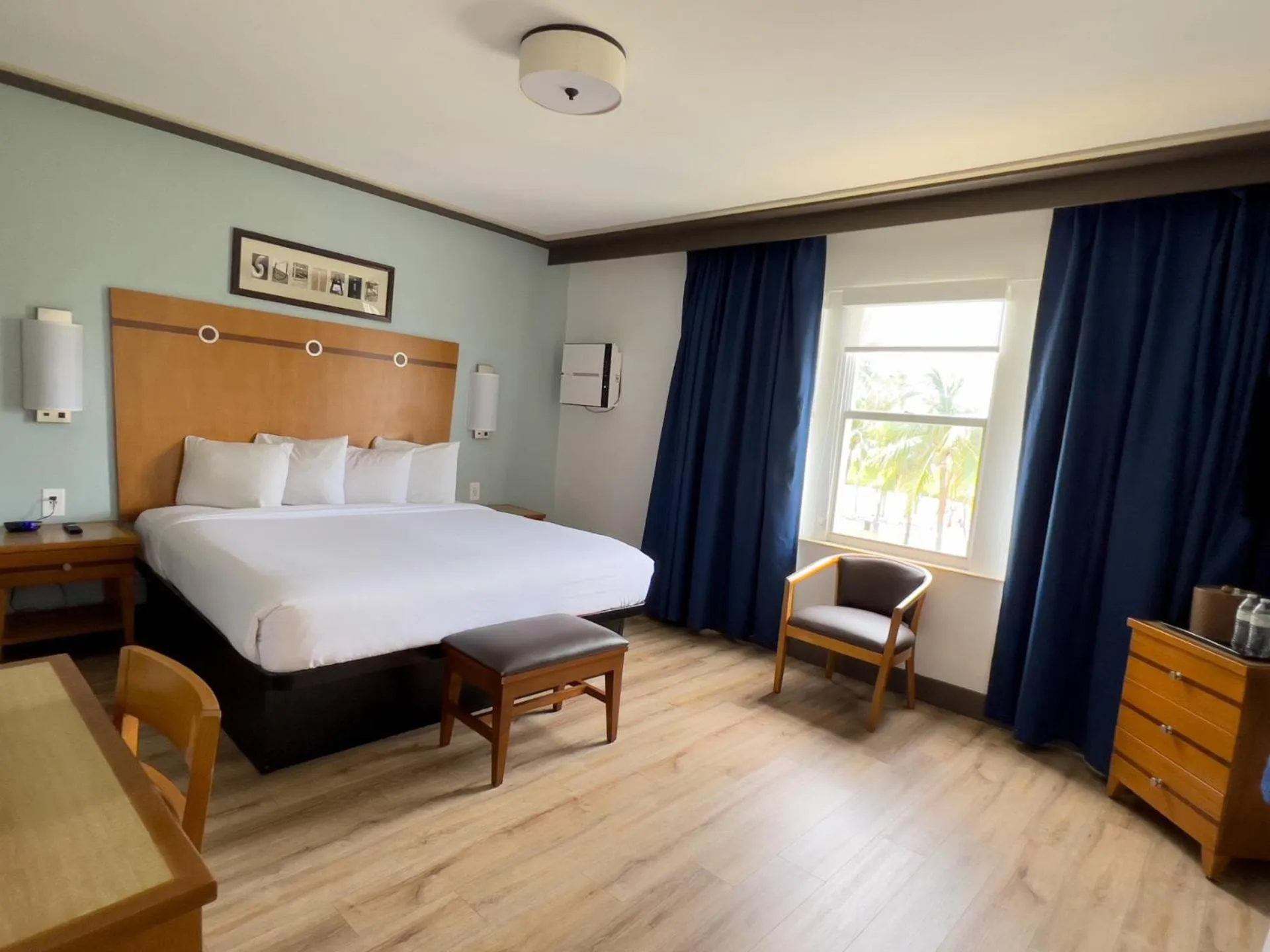 Bed in Majestic Hotel South Beach