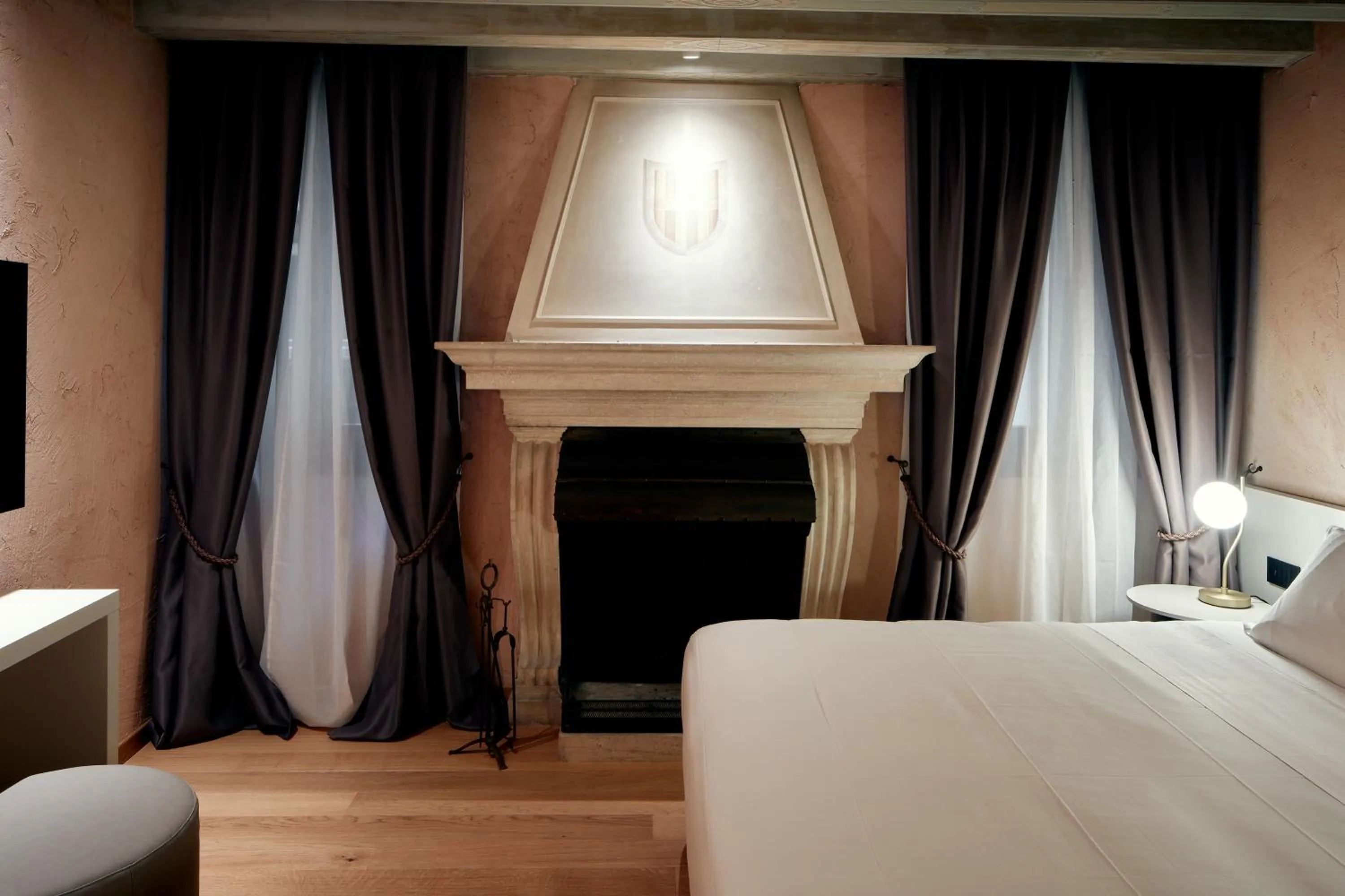 Bed in Ca' dei Proverbi Suites - WENICE Deep Culture