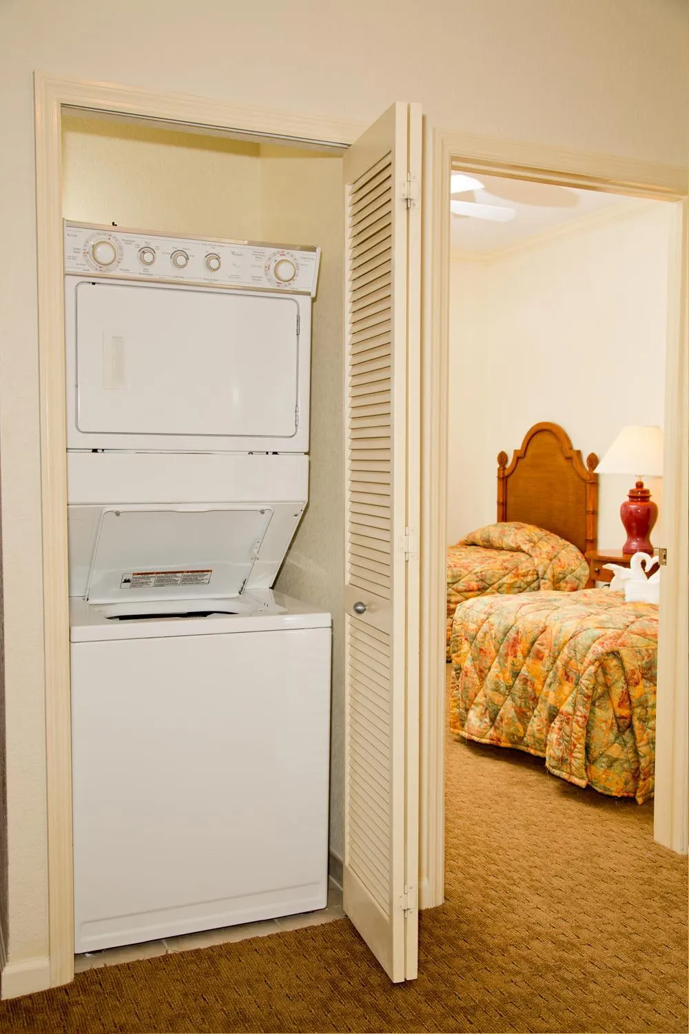 washing machine, Bed in Lake Buena Vista Resort Village and Spa, Near Disney