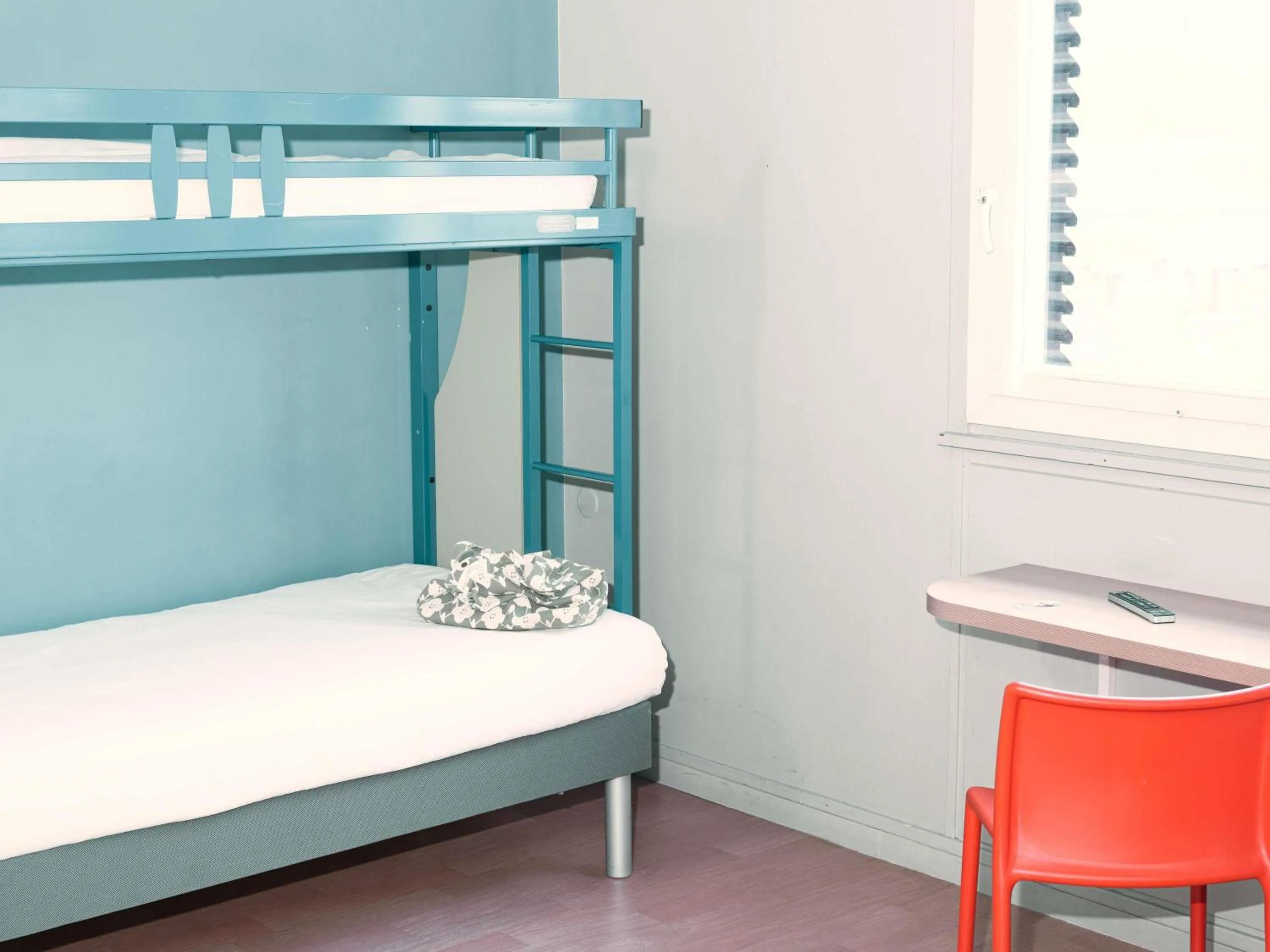 Bedroom, Bed in ibis budget Thonon Les Bains