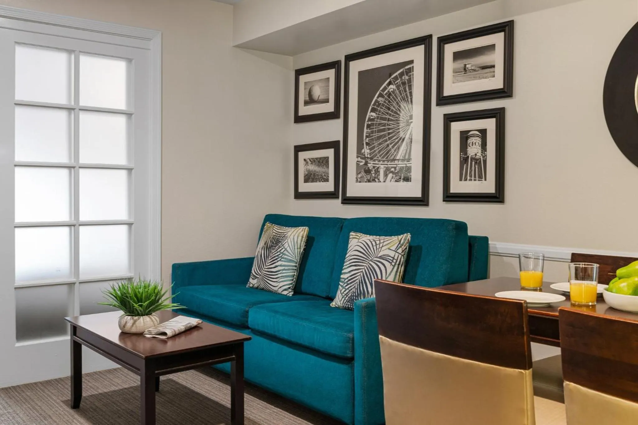 Living room in Peacock Suites