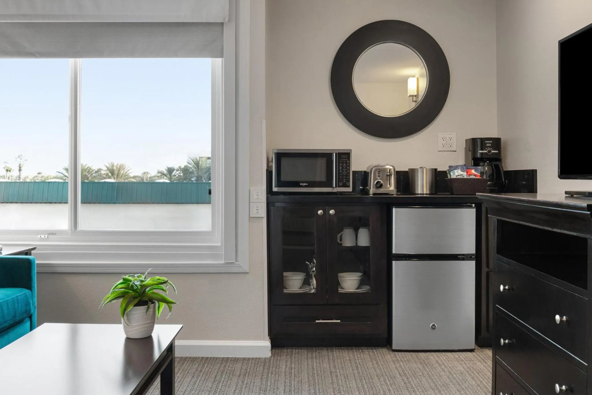 Kitchen or kitchenette in Peacock Suites