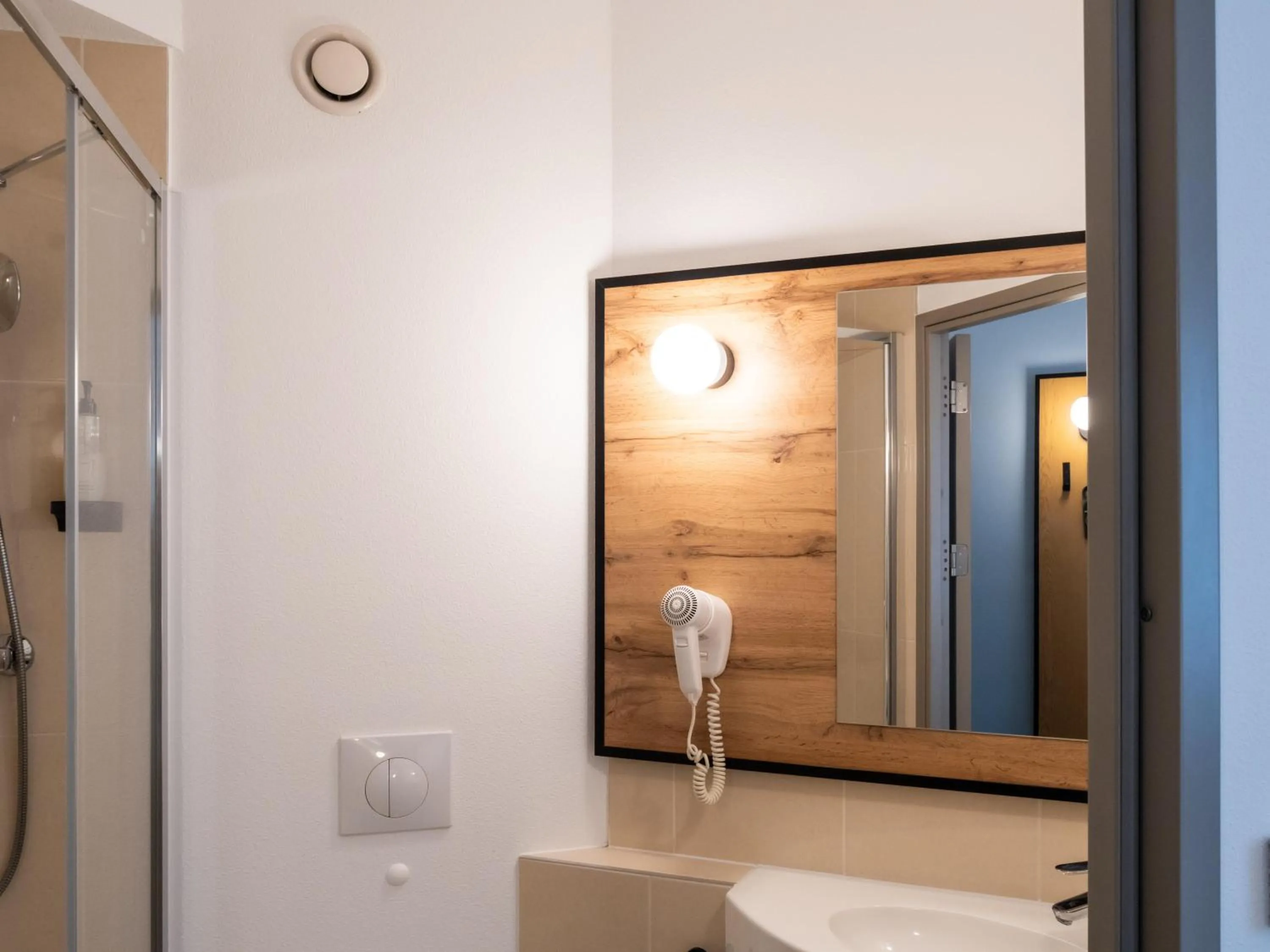 Photo of the whole room in B&B HOTEL Wrocław Centrum