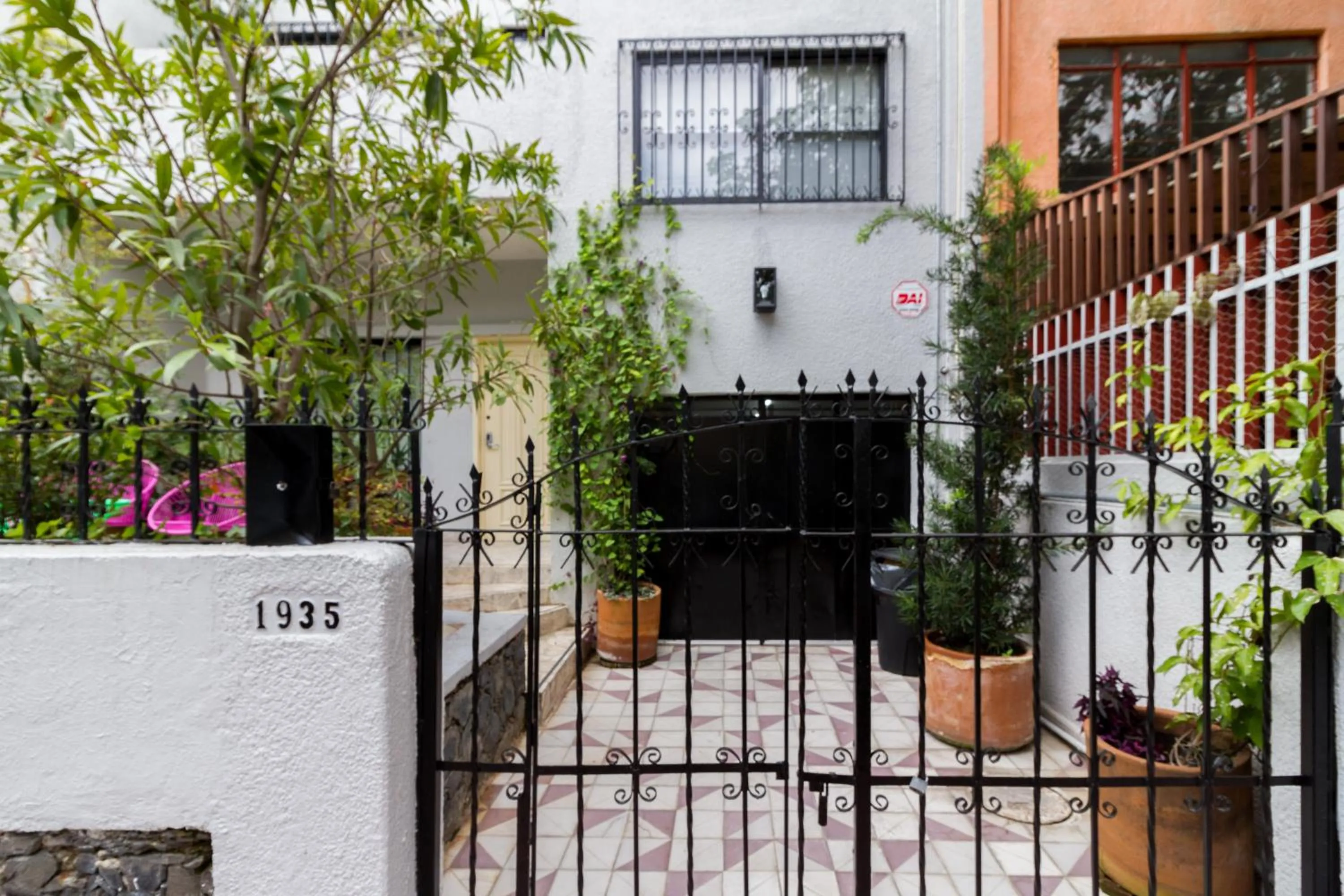 Facade/entrance in Casa Alexia