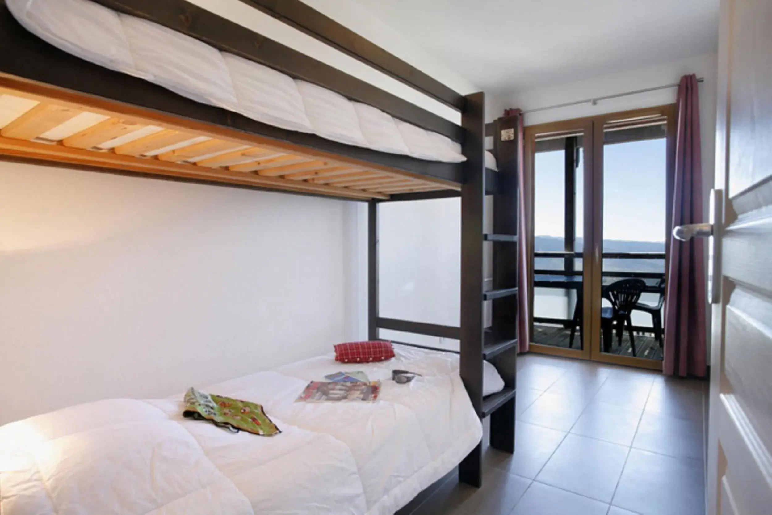 Comfort Two-Bedroom Apartment (6 Adults) in Résidence Le Pic de l'Ours Comfort Two-Bedroom Apartment (6 Adults) in Résidence Le Pic de l'Ours