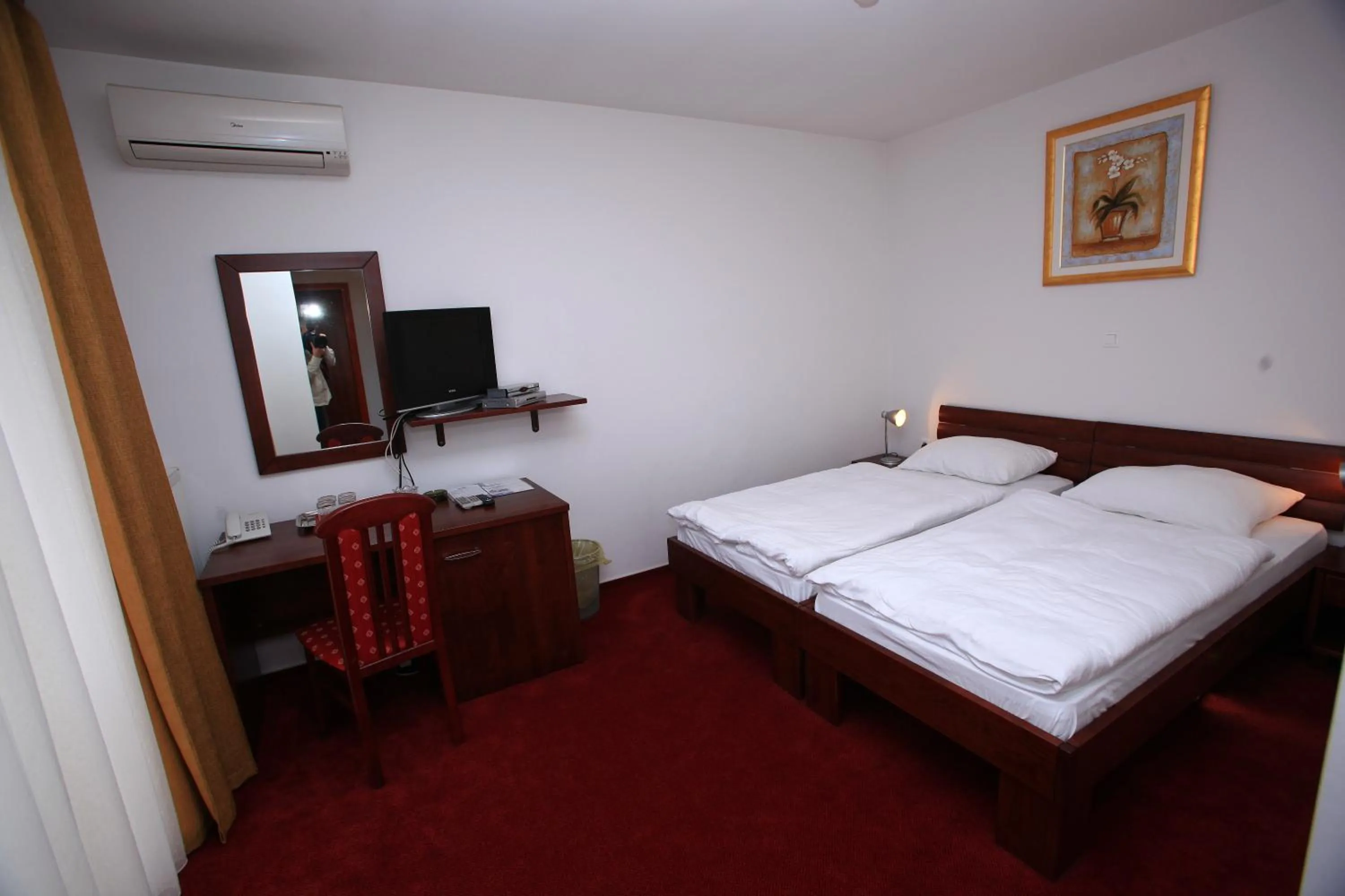 Shower, Bed in Hotel Orion