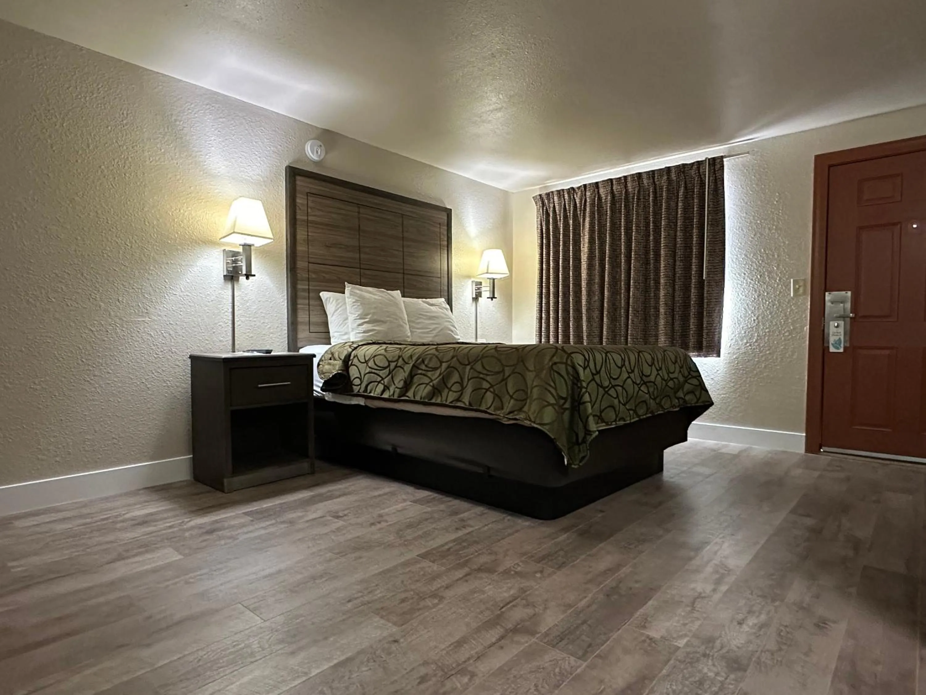 Bed in Motel In The Pines