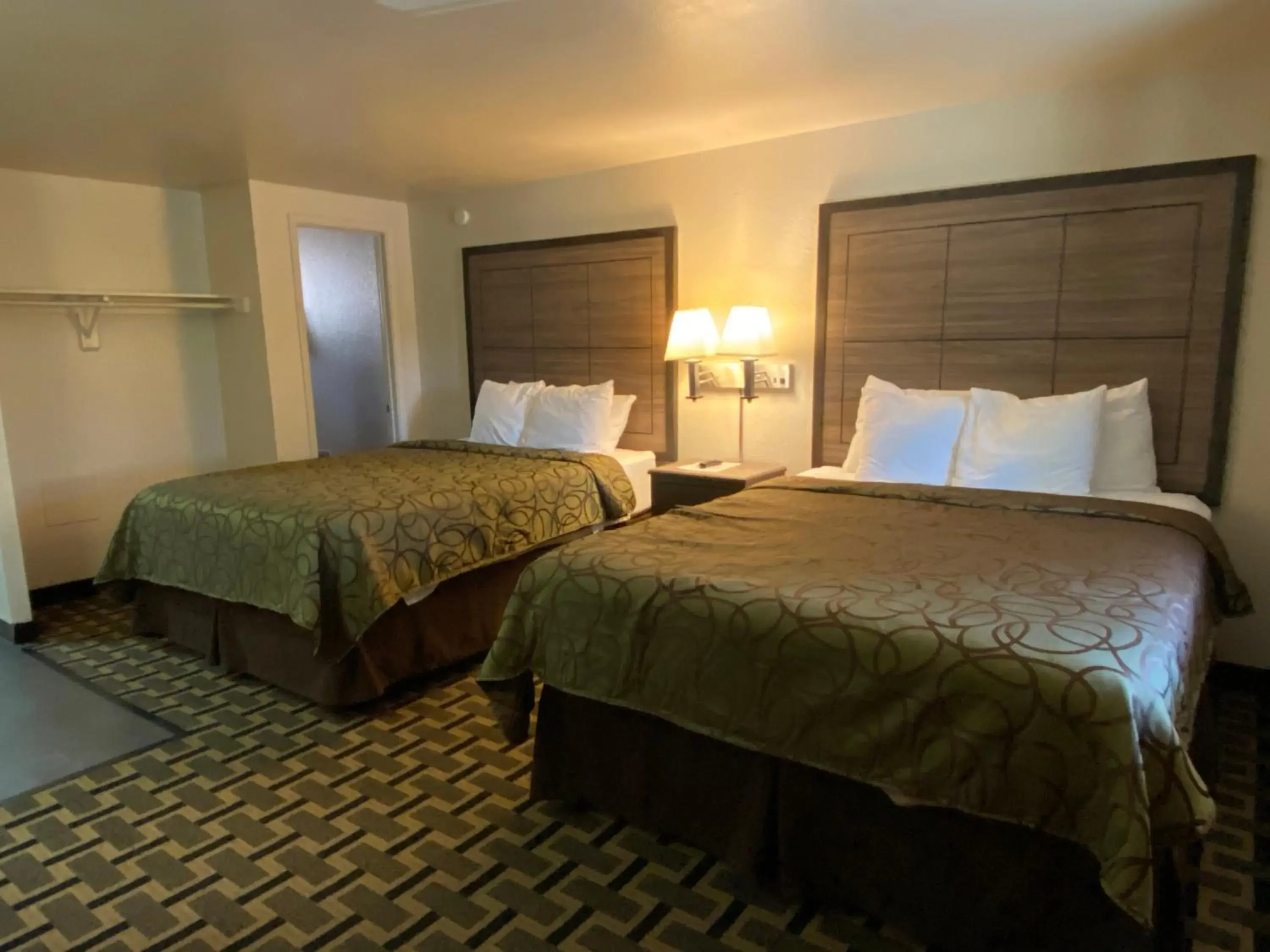 Queen Room in Motel In The Pines Queen Room in Motel In The Pines