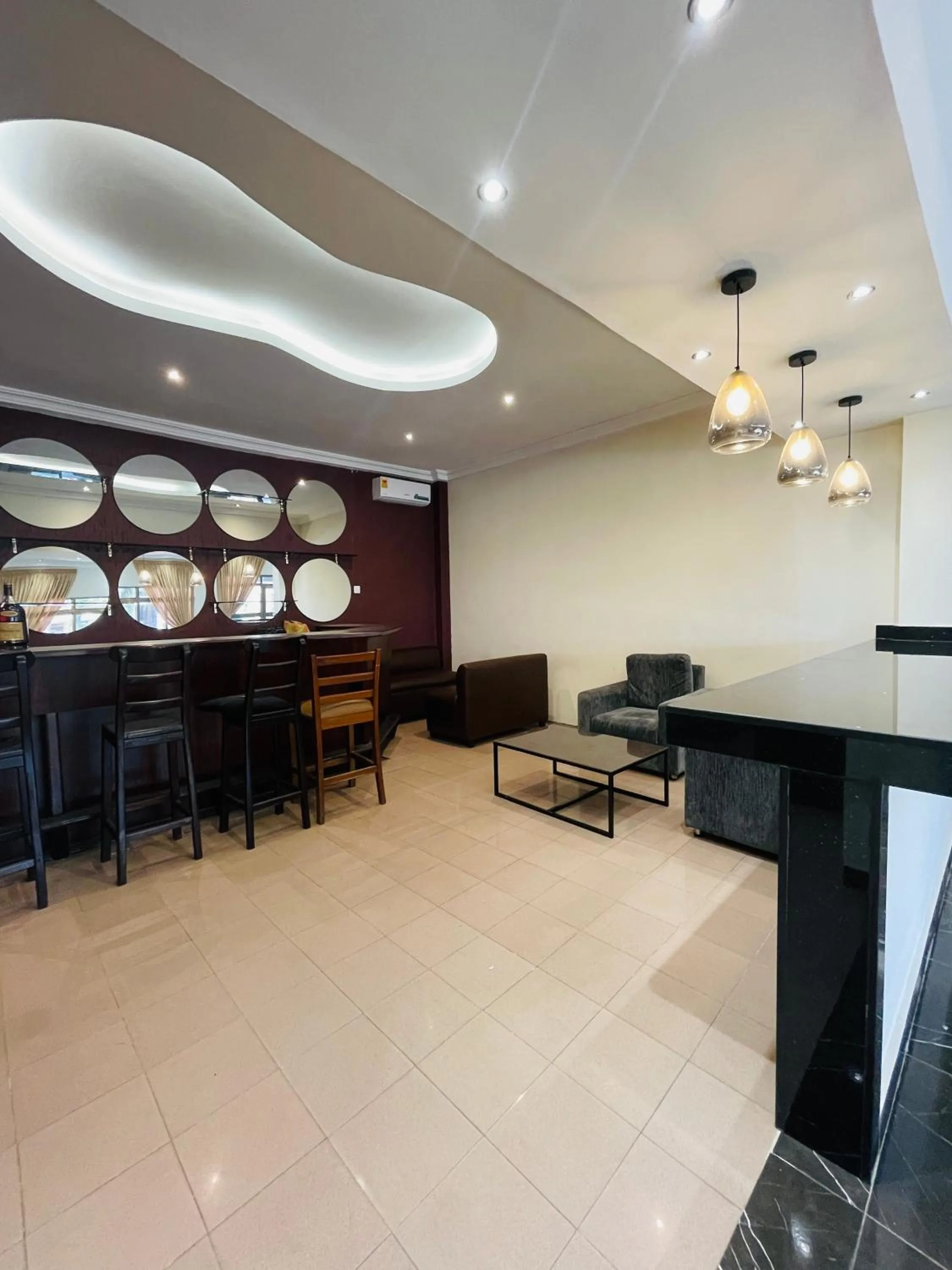 Lounge or bar in Niagara Hotel