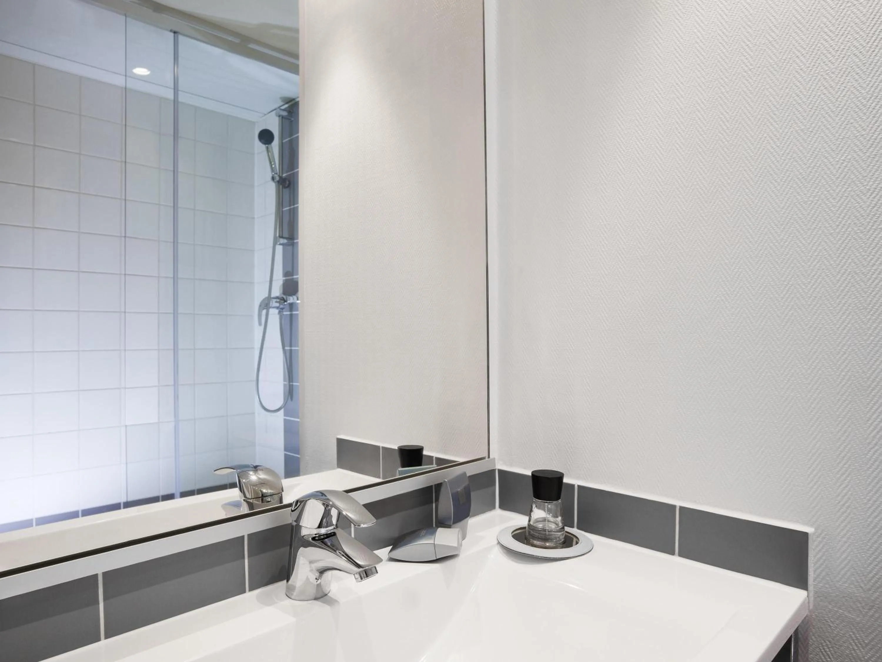 Bedroom in ibis budget Paris Porte de Montreuil